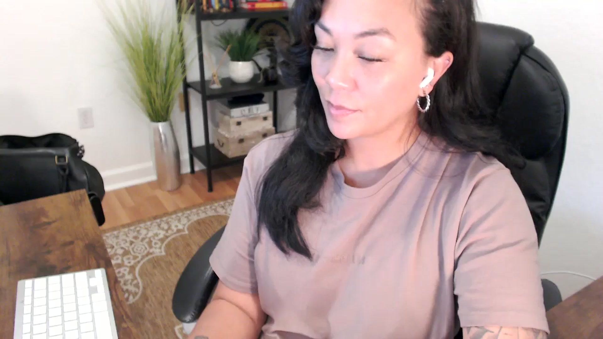 Gallery image thumbnail from MickaylaStar's myfreecams stream on, 05/09/2025, 20:43 image 17 of 20