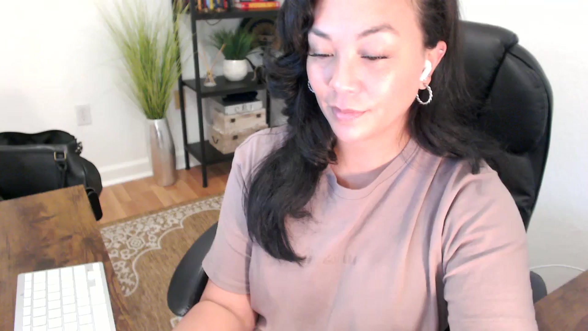 Gallery image thumbnail from MickaylaStar's myfreecams stream on, 05/09/2025, 20:43 image 14 of 20
