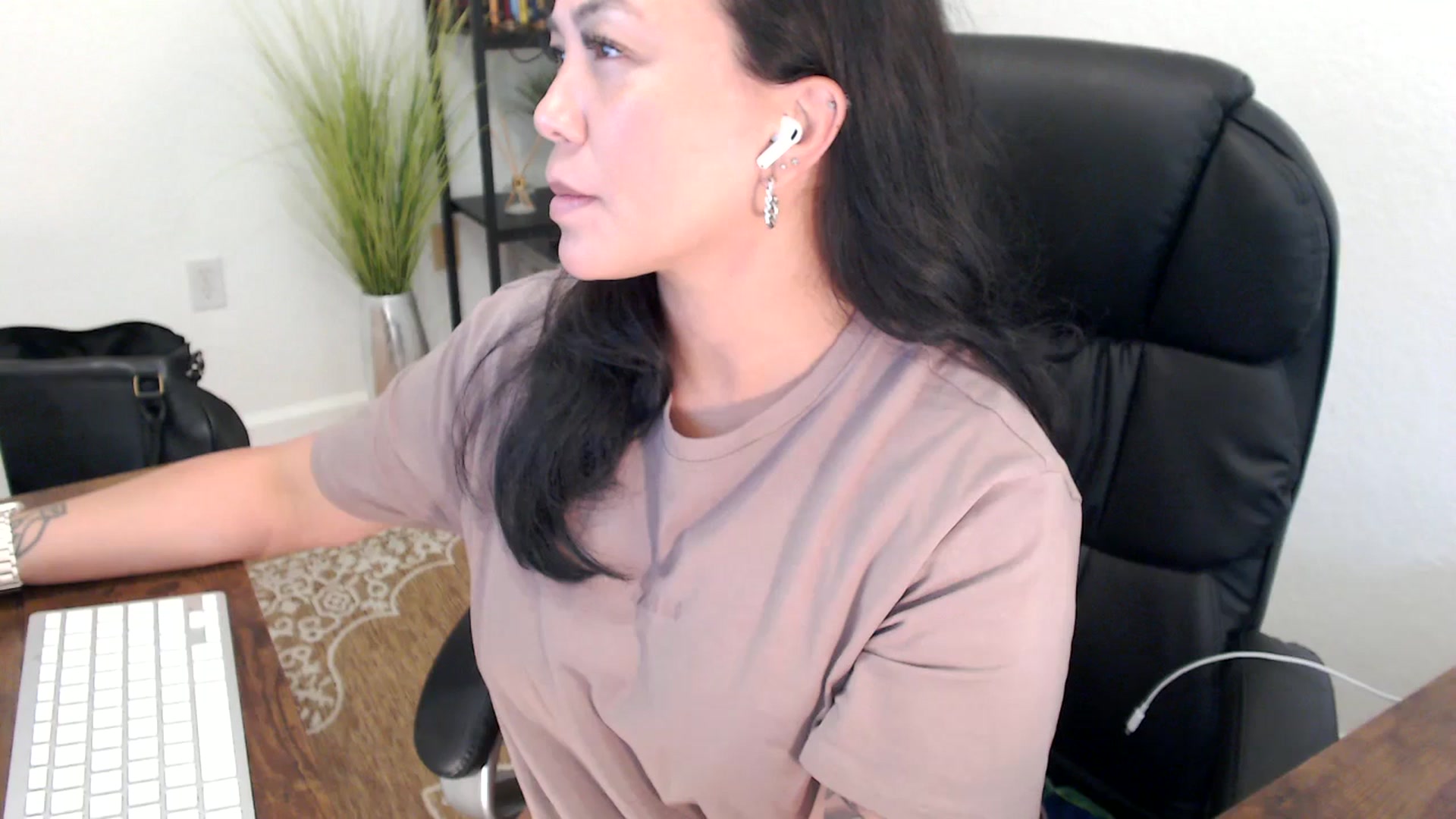 Gallery image thumbnail from MickaylaStar's myfreecams stream on, 05/09/2025, 21:48 image 12 of 20