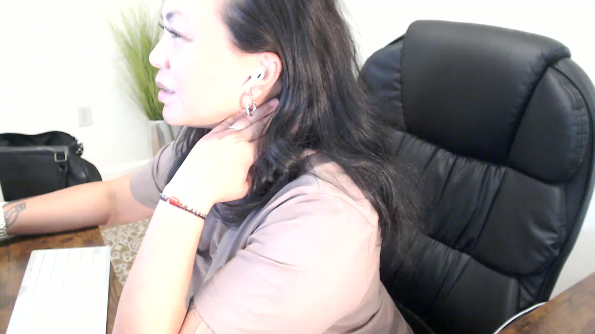 Gallery image thumbnail from MickaylaStar's myfreecams stream on, 05/09/2025, 21:48 image 2 of 20