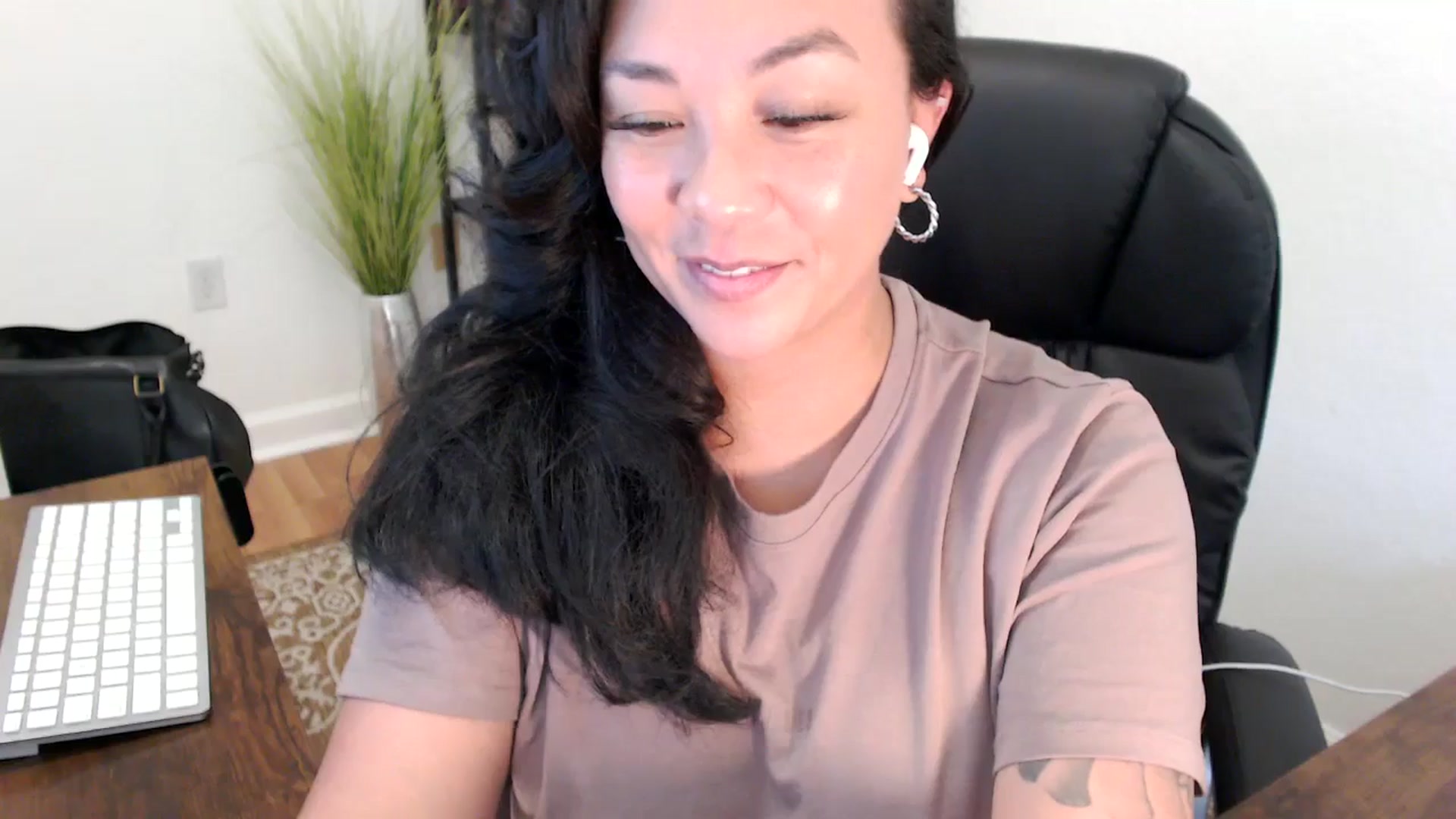 Gallery image thumbnail from MickaylaStar's myfreecams stream on, 05/09/2025, 21:48 image 7 of 20