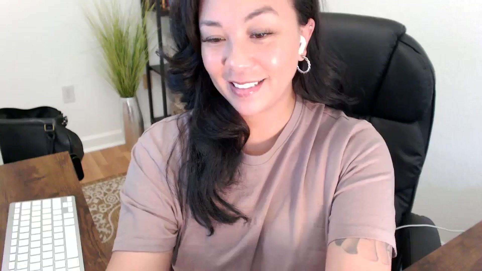 Gallery image thumbnail from MickaylaStar's myfreecams stream on, 05/09/2025, 21:48 image 10 of 20