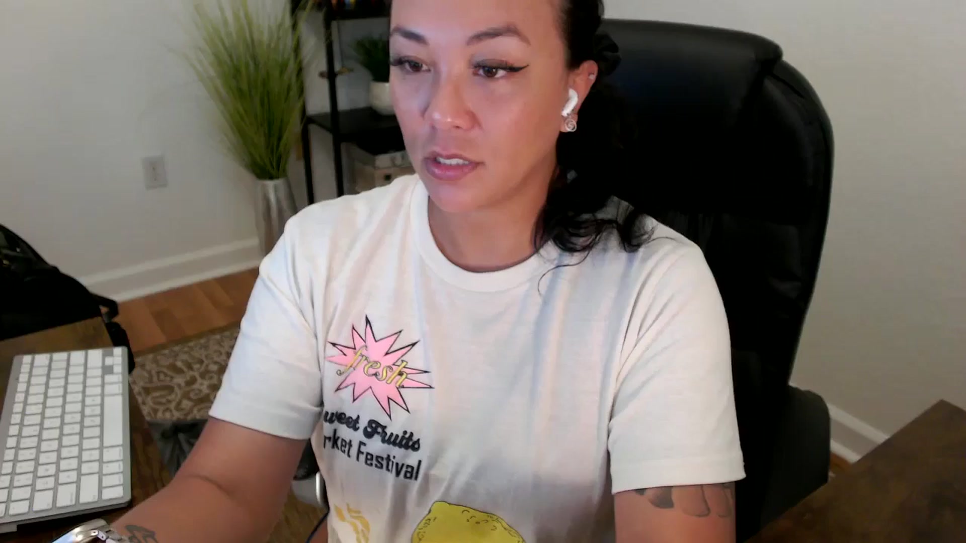 Gallery image thumbnail from MickaylaStar's myfreecams stream on, 05/12/2025, 17:33 image 15 of 20