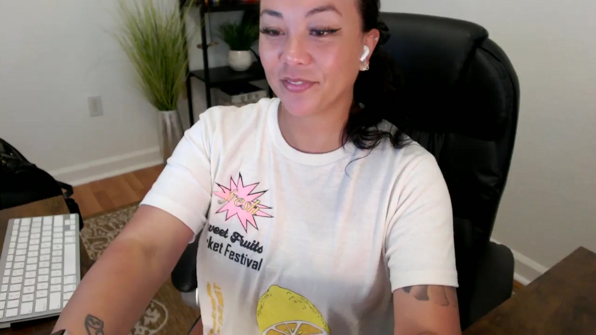 Gallery image thumbnail from MickaylaStar's myfreecams stream on, 05/12/2025, 17:33 image 17 of 20