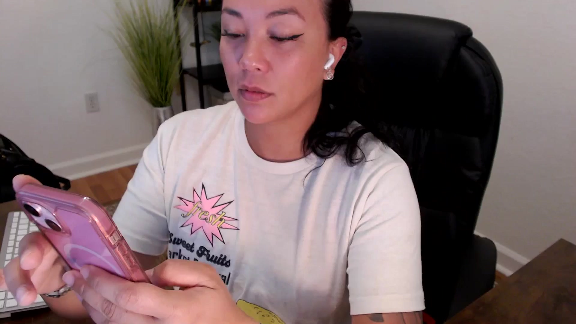 Gallery image thumbnail from MickaylaStar's myfreecams stream on, 05/12/2025, 17:33 image 8 of 20