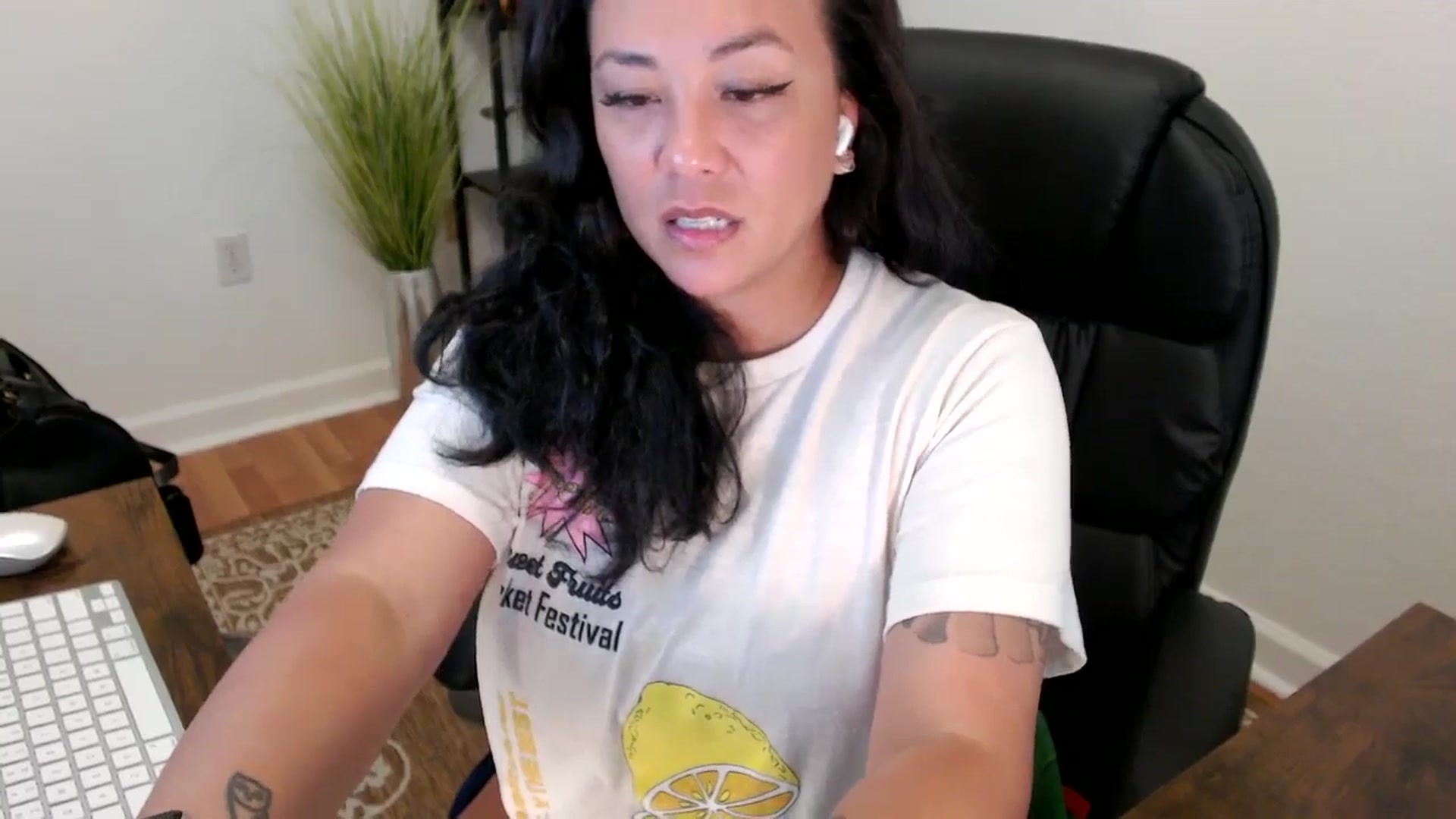 Gallery image thumbnail from MickaylaStar's myfreecams stream on, 05/12/2025, 17:56 image 18 of 20