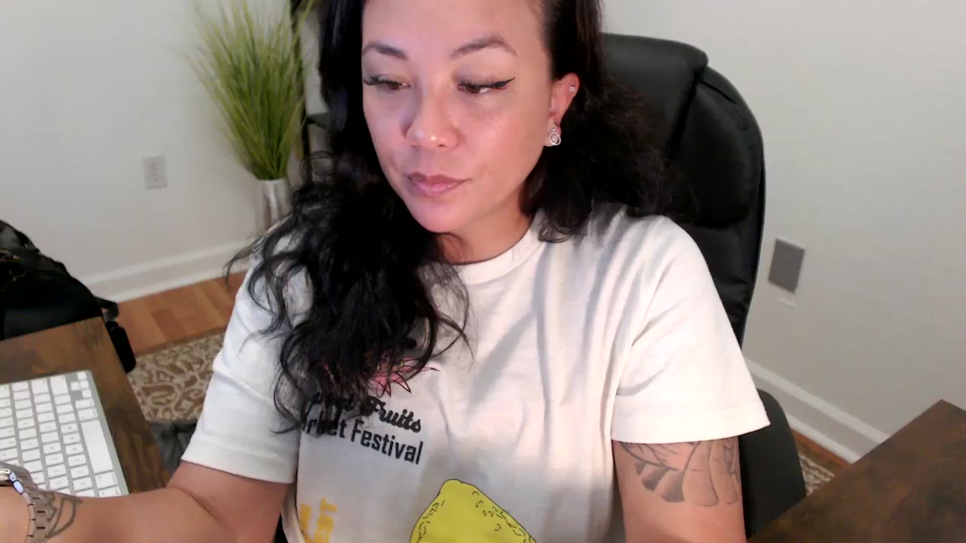 Gallery image thumbnail from MickaylaStar's myfreecams stream on, 05/12/2025, 18:23 image 5 of 20