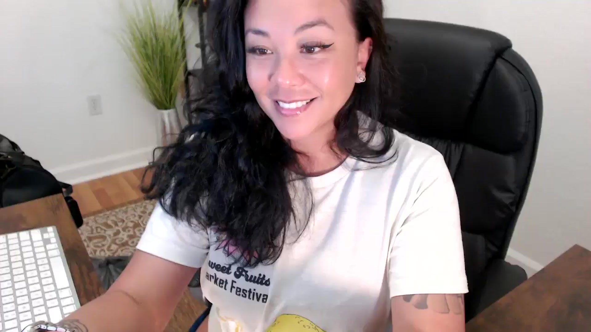 Gallery image thumbnail from MickaylaStar's myfreecams stream on, 05/12/2025, 18:23 image 19 of 20