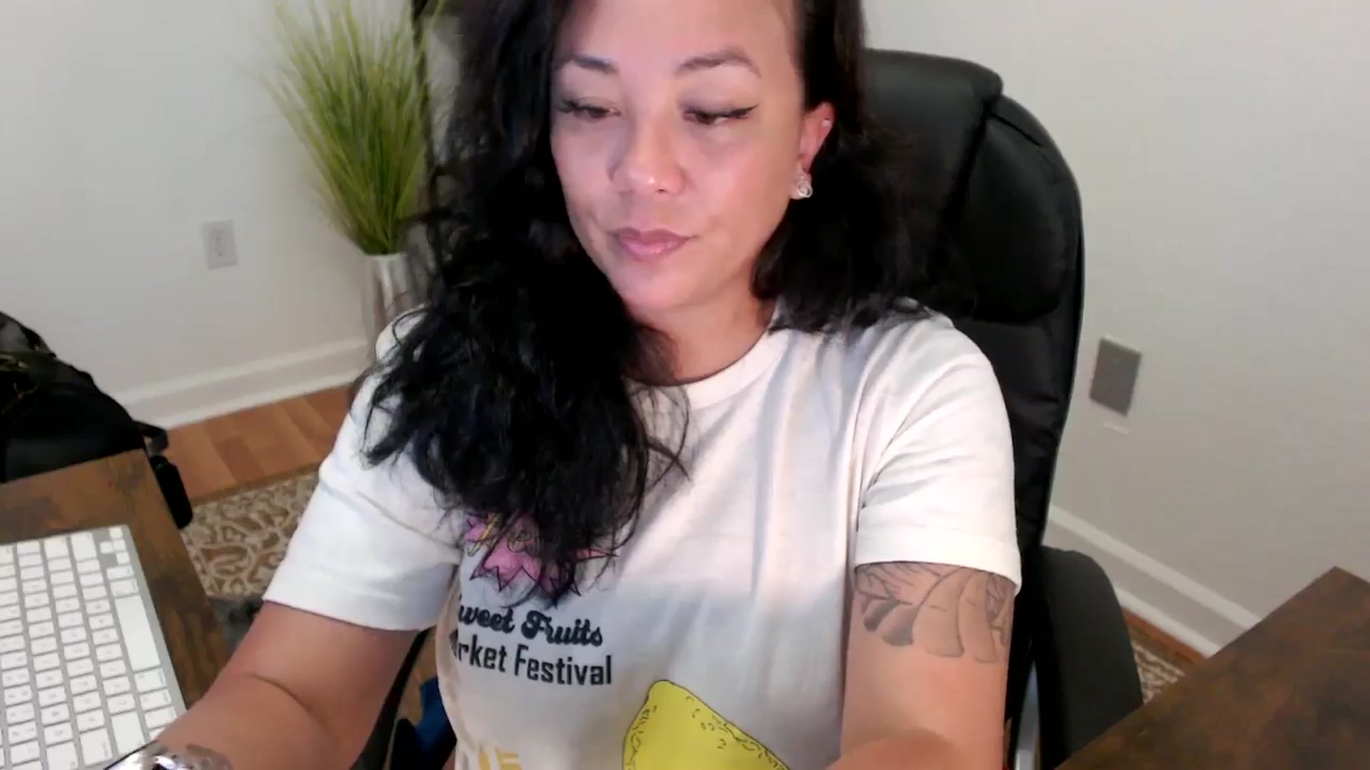 Gallery image thumbnail from MickaylaStar's myfreecams stream on, 05/12/2025, 18:23 image 7 of 20