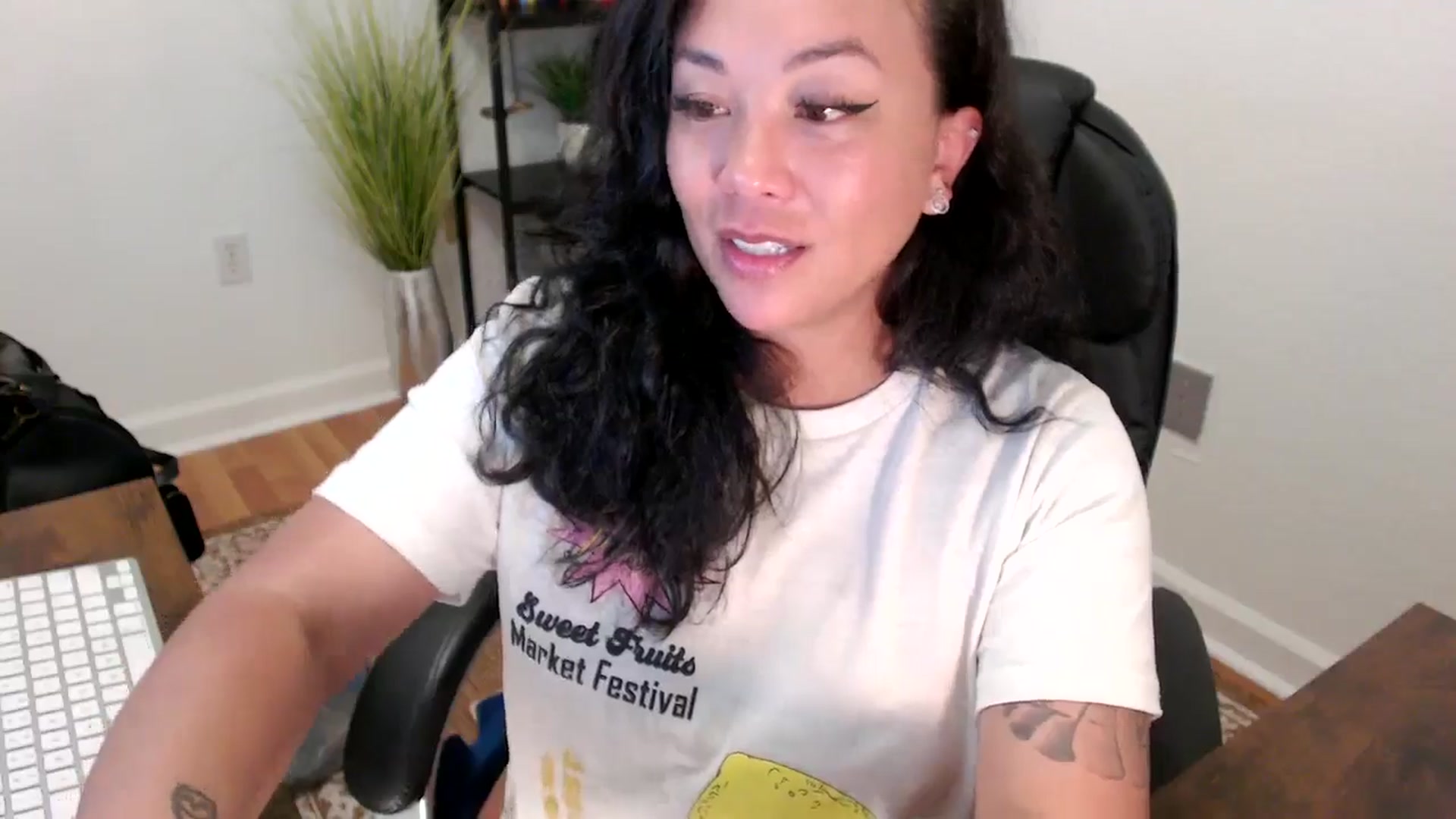 Gallery image thumbnail from MickaylaStar's myfreecams stream on, 05/12/2025, 18:23 image 10 of 20