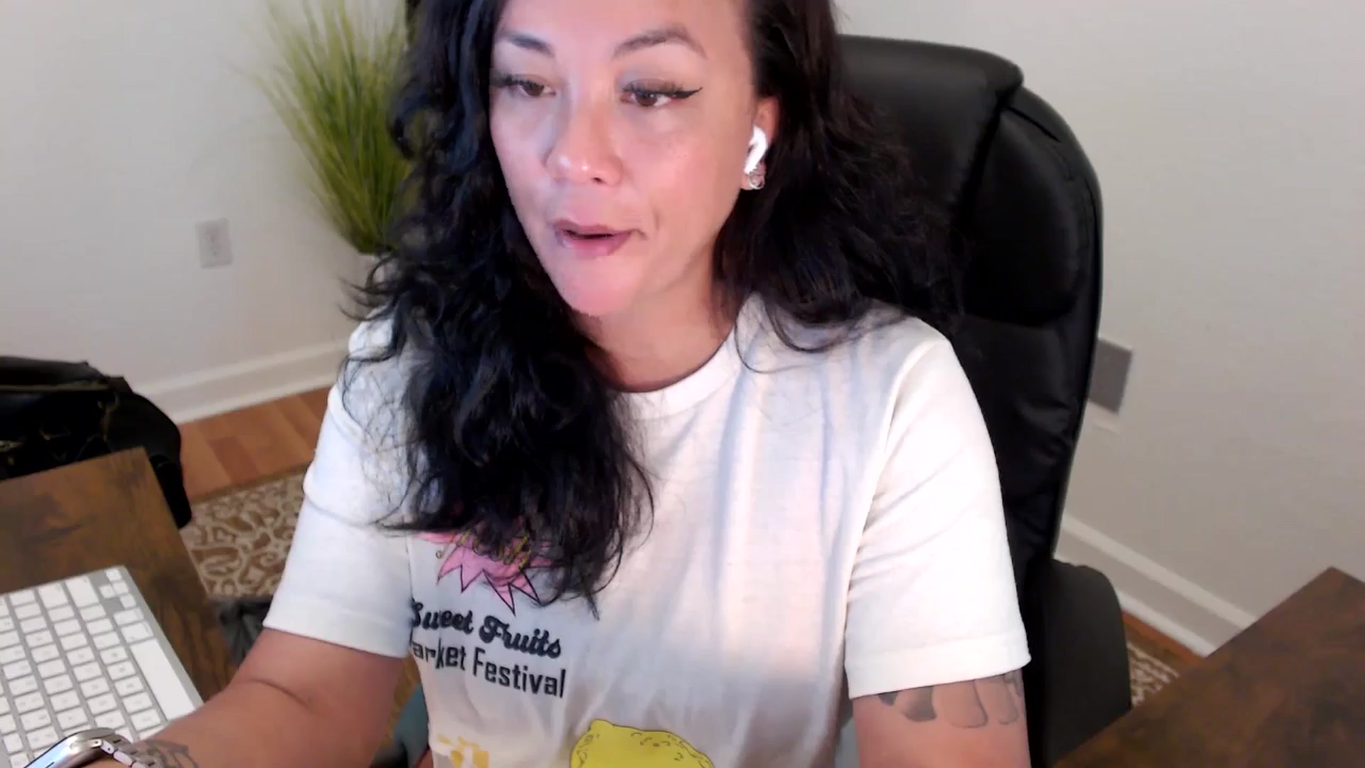 Gallery image thumbnail from MickaylaStar's myfreecams stream on, 05/12/2025, 20:17 image 17 of 20