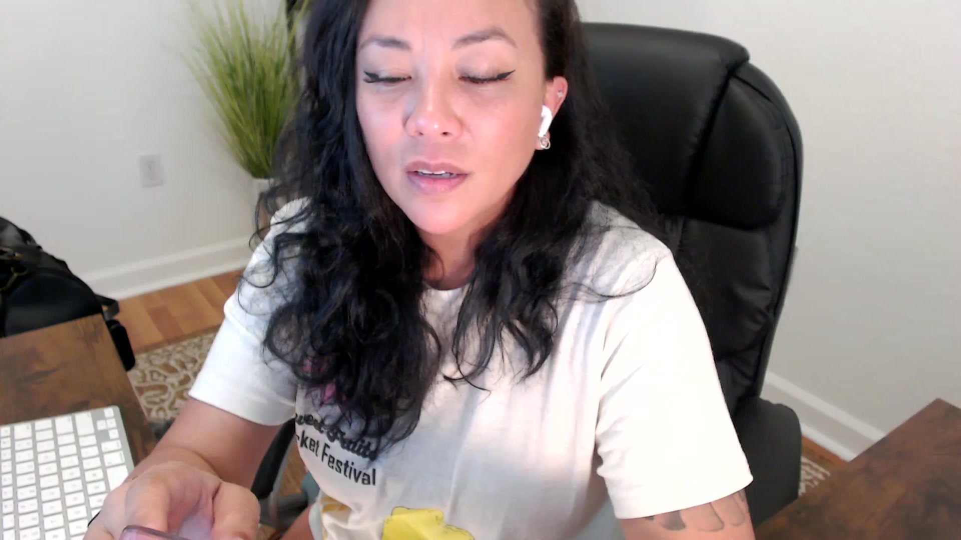 Gallery image thumbnail from MickaylaStar's myfreecams stream on, 05/12/2025, 20:17 image 2 of 20