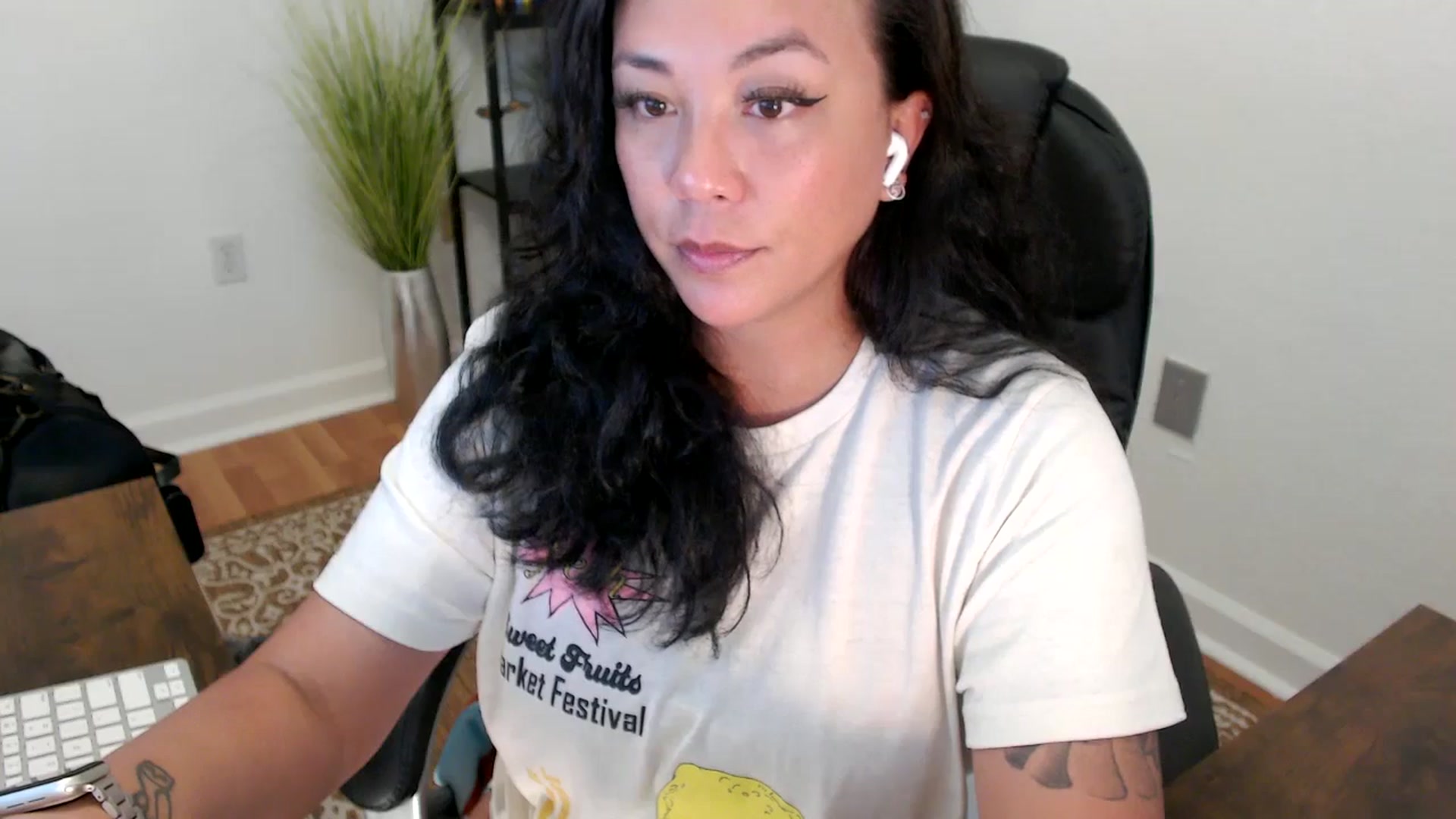 Gallery image thumbnail from MickaylaStar's myfreecams stream on, 05/12/2025, 20:17 image 14 of 20