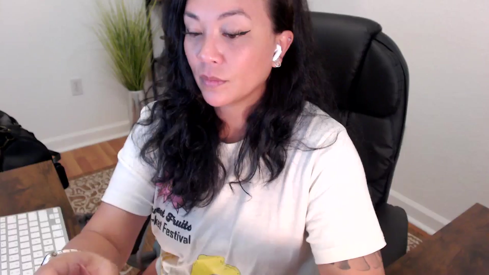 Gallery image thumbnail from MickaylaStar's myfreecams stream on, 05/12/2025, 20:17 image 3 of 20