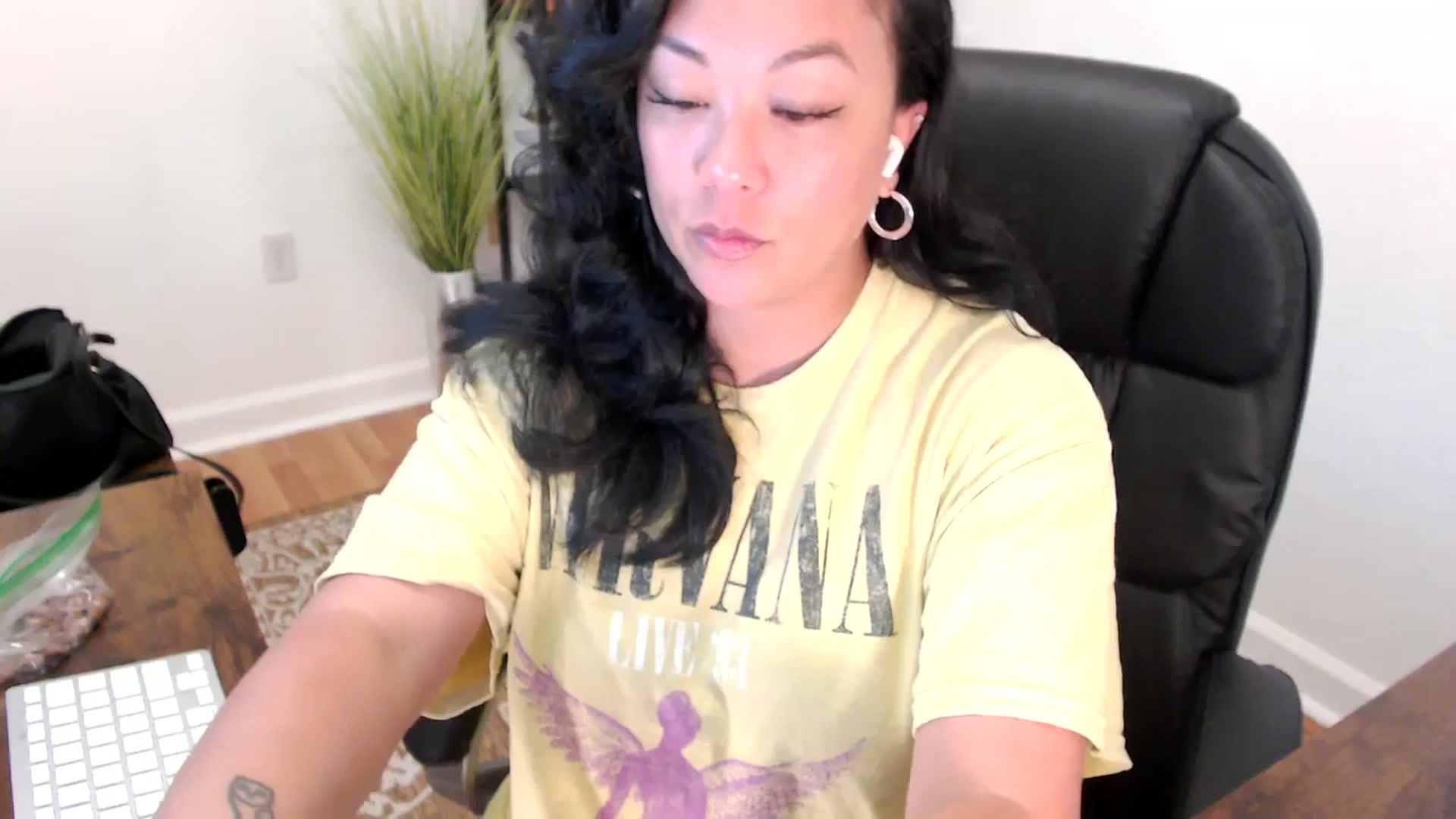 Gallery image thumbnail from MickaylaStar's myfreecams stream on, 05/13/2025, 15:23 image 18 of 20