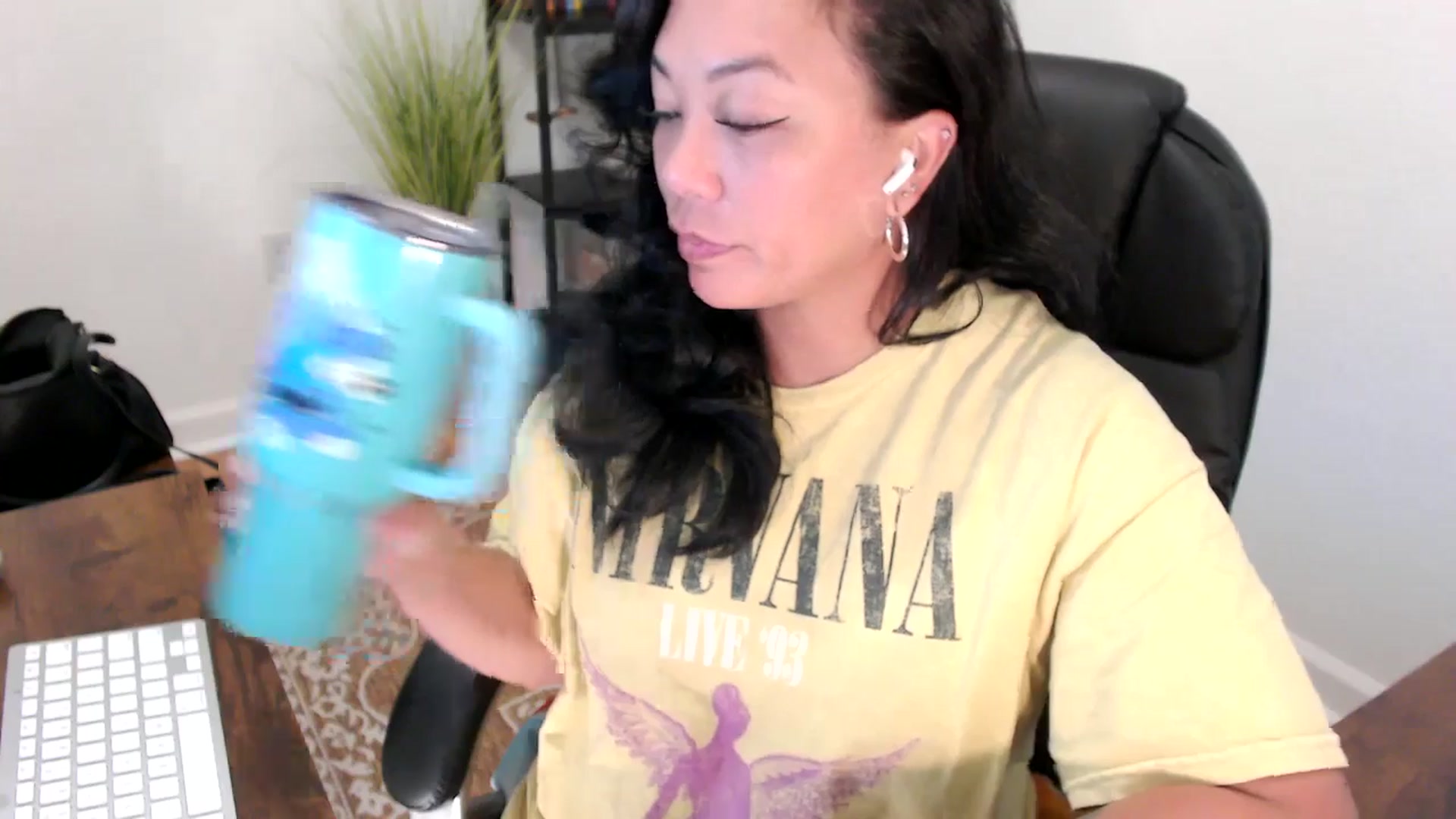 Gallery image thumbnail from MickaylaStar's myfreecams stream on, 05/13/2025, 15:23 image 11 of 20
