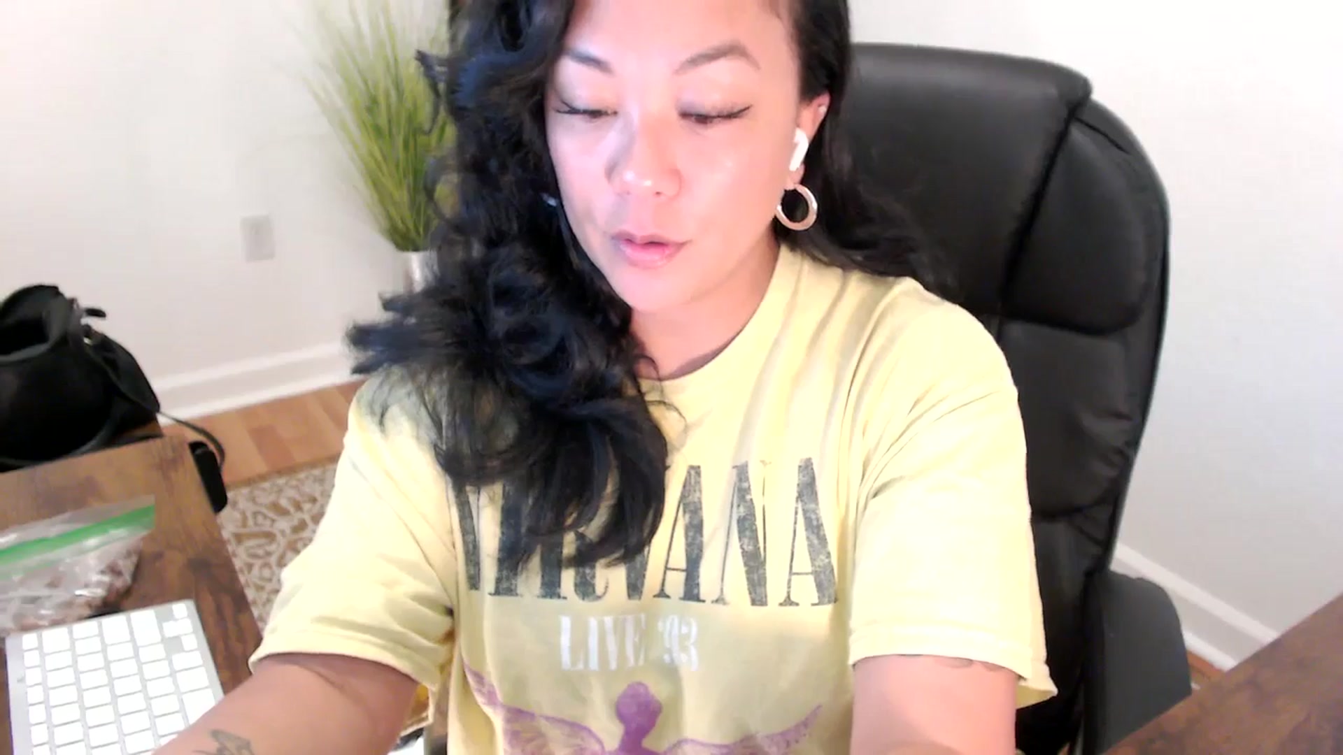 Gallery image thumbnail from MickaylaStar's myfreecams stream on, 05/13/2025, 15:23 image 17 of 20