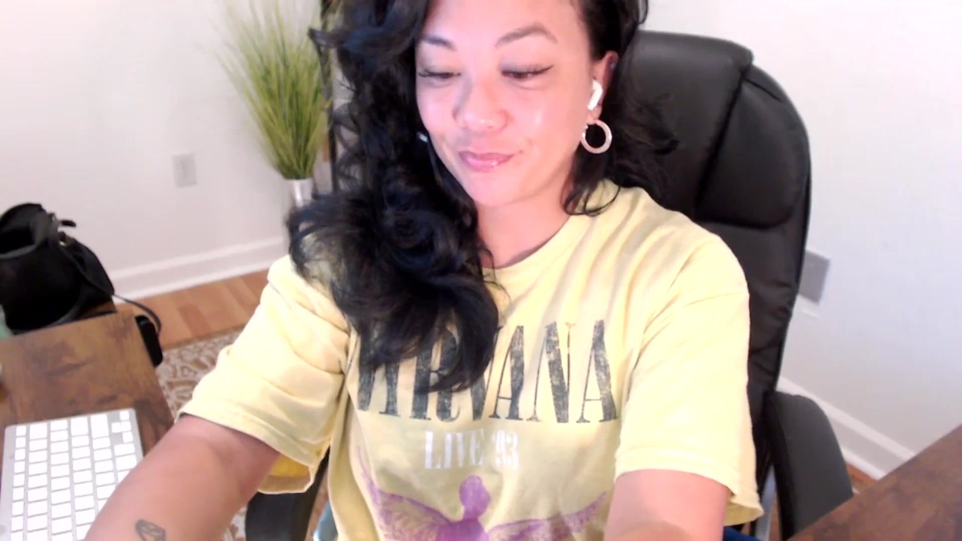 Gallery image thumbnail from MickaylaStar's myfreecams stream on, 05/13/2025, 15:23 image 9 of 20