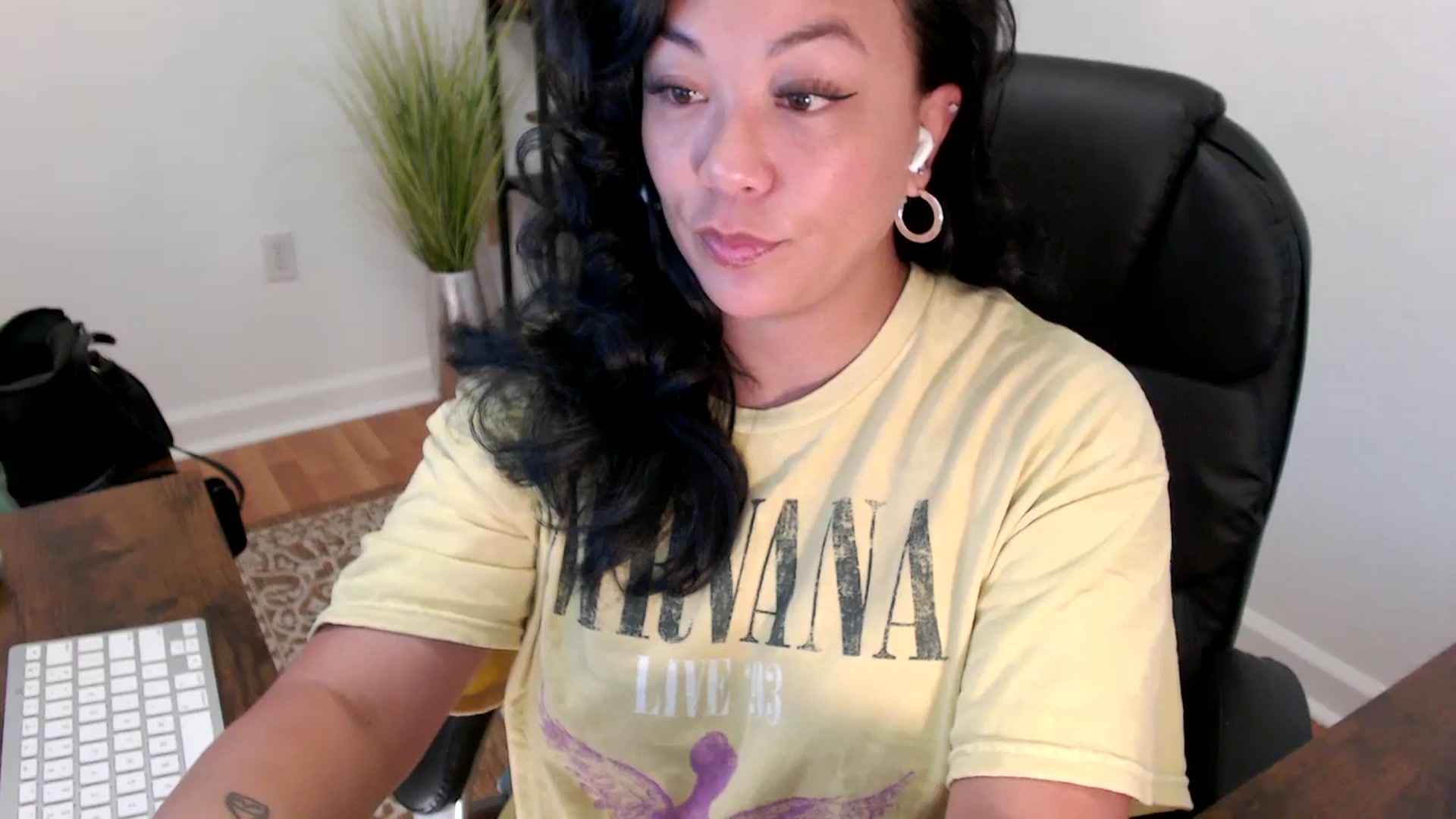 Gallery image thumbnail from MickaylaStar's myfreecams stream on, 05/13/2025, 15:23 image 2 of 20