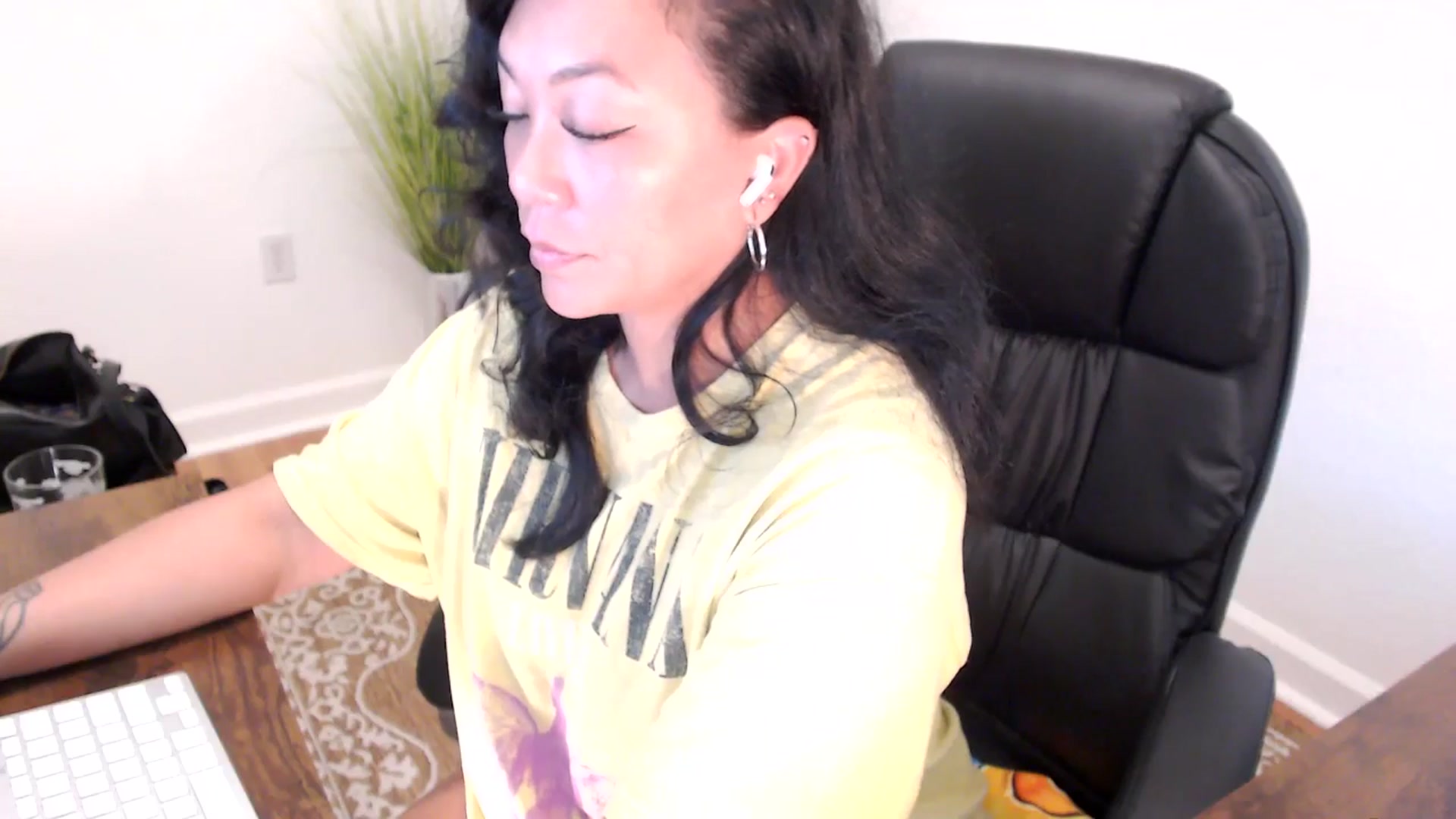 Gallery image thumbnail from MickaylaStar's myfreecams stream on, 05/13/2025, 16:39 image 20 of 20