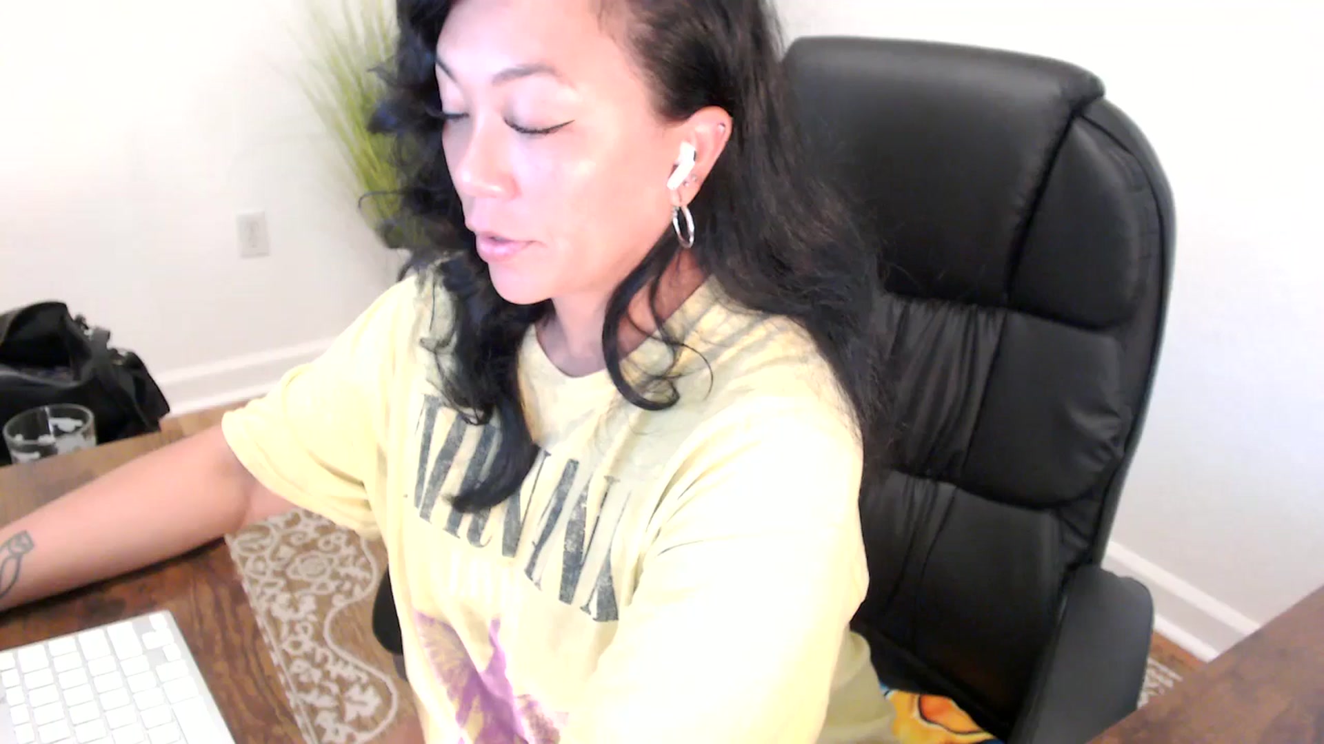 Gallery image thumbnail from MickaylaStar's myfreecams stream on, 05/13/2025, 16:39 image 16 of 20