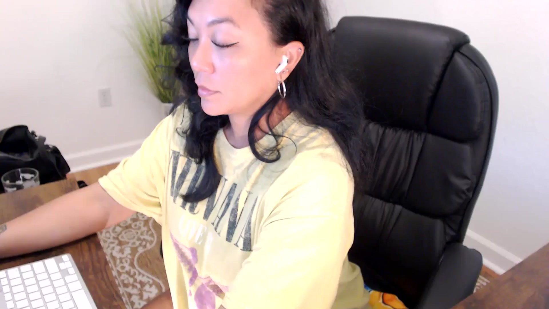 Gallery image thumbnail from MickaylaStar's myfreecams stream on, 05/13/2025, 16:39 image 1 of 20