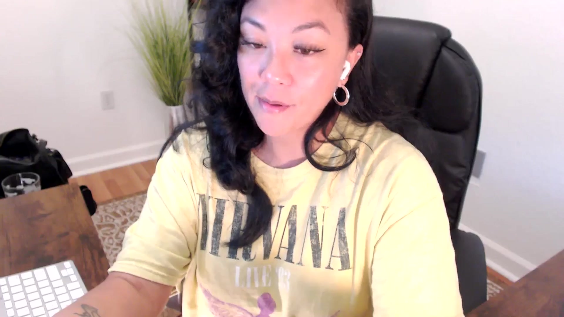 Gallery image thumbnail from MickaylaStar's myfreecams stream on, 05/13/2025, 16:39 image 3 of 20
