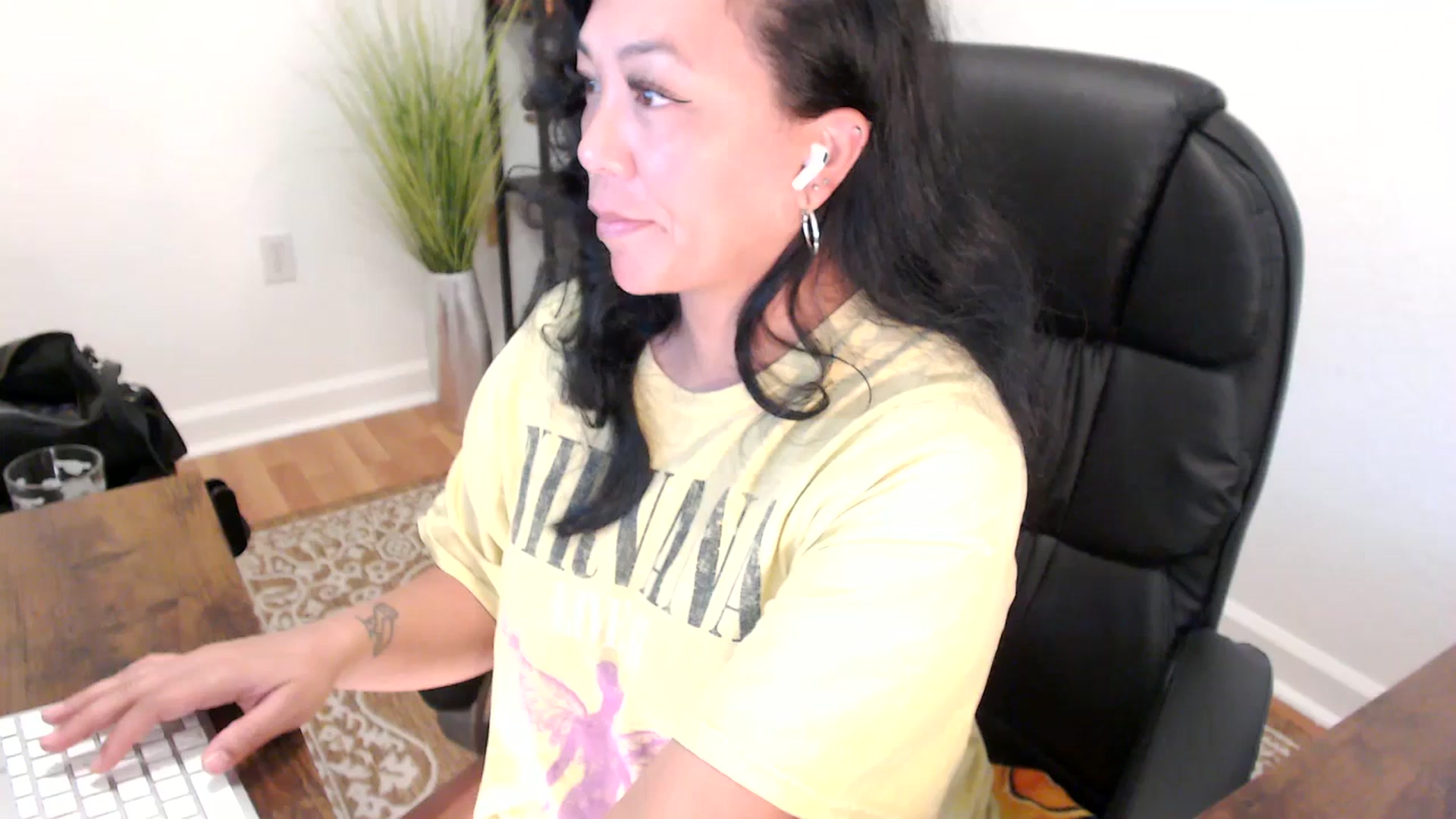 Gallery image thumbnail from MickaylaStar's myfreecams stream on, 05/13/2025, 16:39 image 12 of 20