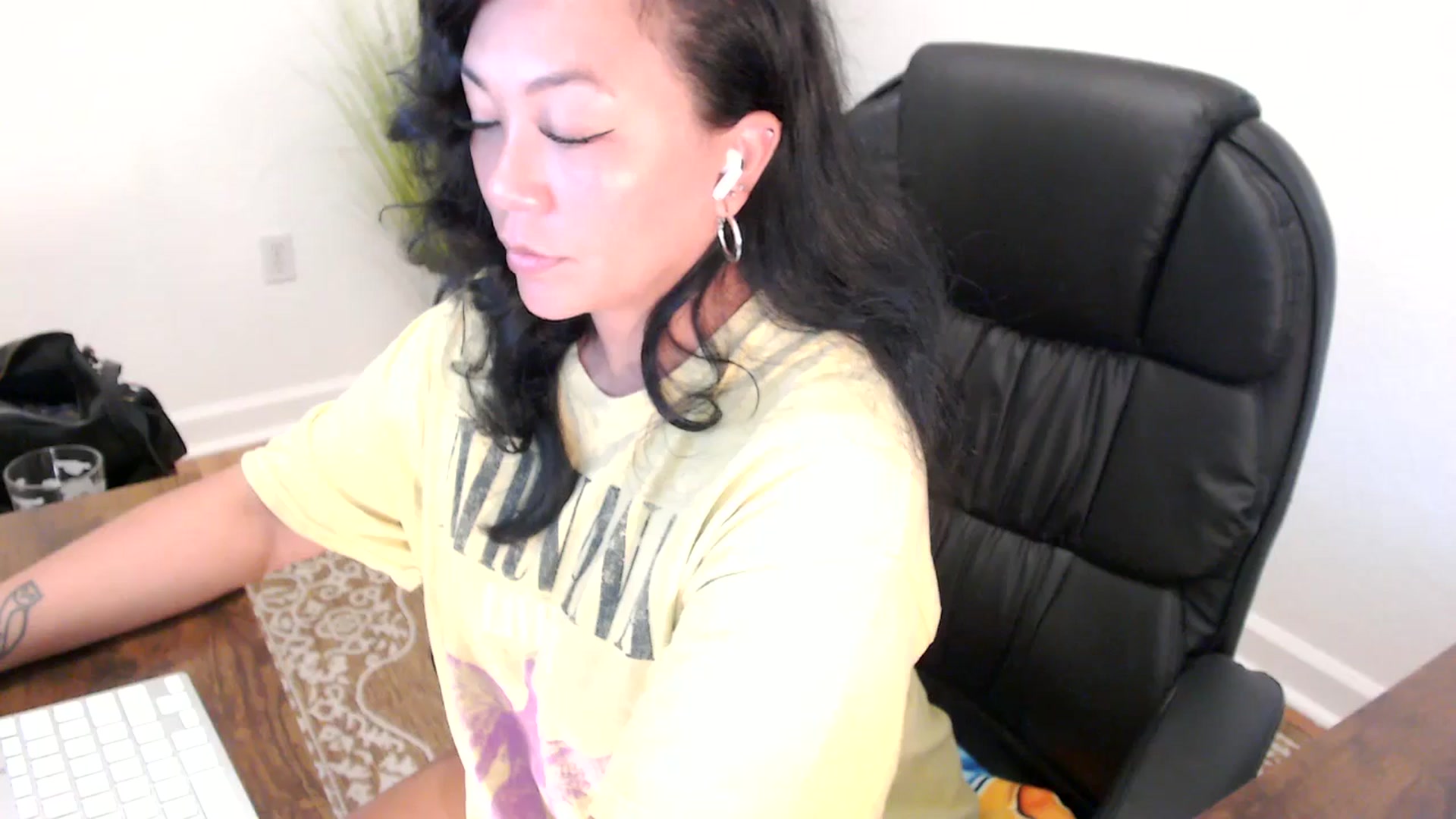 Gallery image thumbnail from MickaylaStar's myfreecams stream on, 05/13/2025, 16:39 image 15 of 20