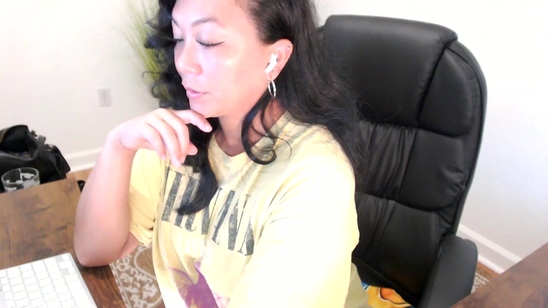 Gallery image thumbnail from MickaylaStar's myfreecams stream on, 05/13/2025, 16:39 image 17 of 20