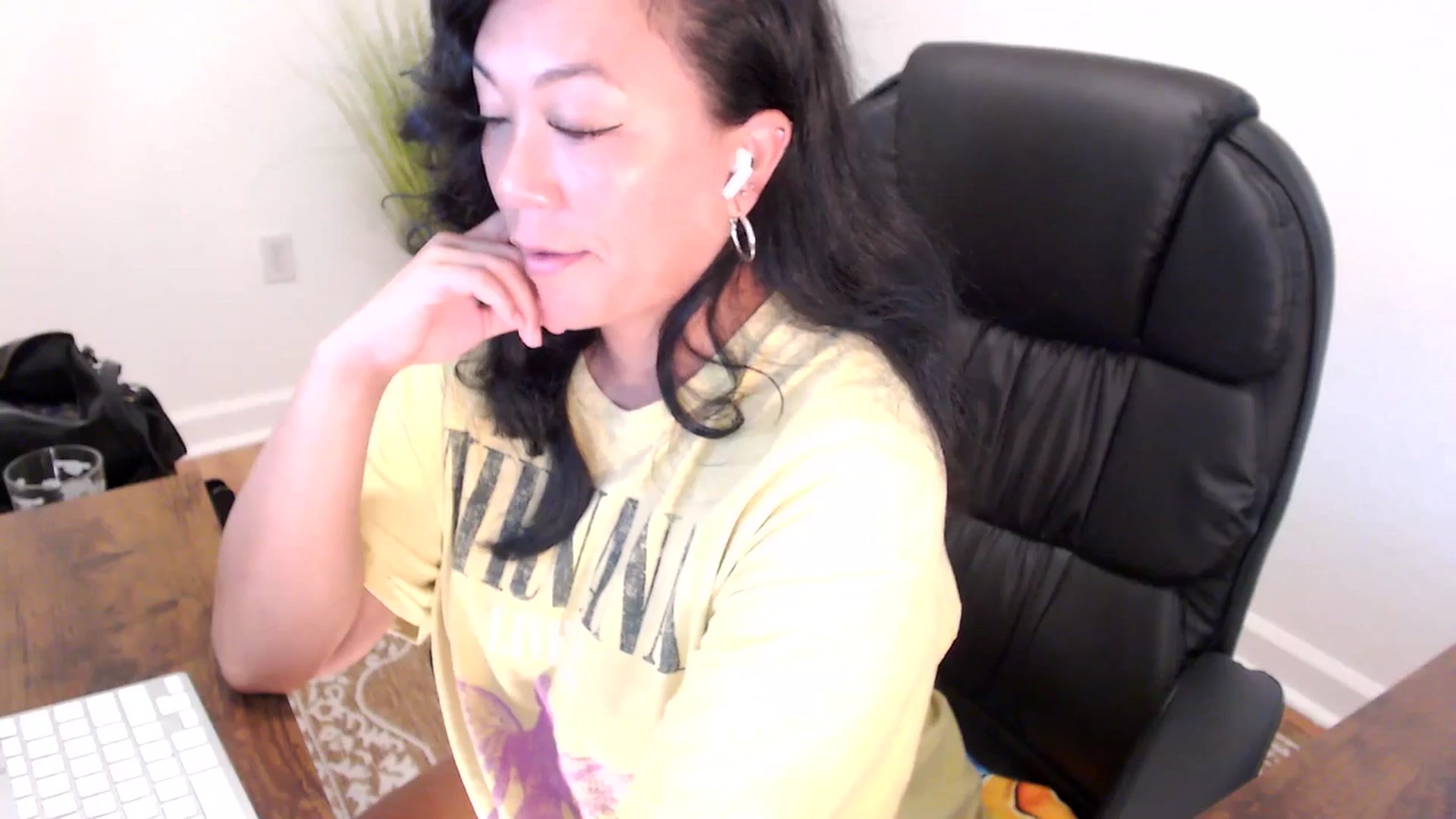 Gallery image thumbnail from MickaylaStar's myfreecams stream on, 05/13/2025, 16:39 image 14 of 20