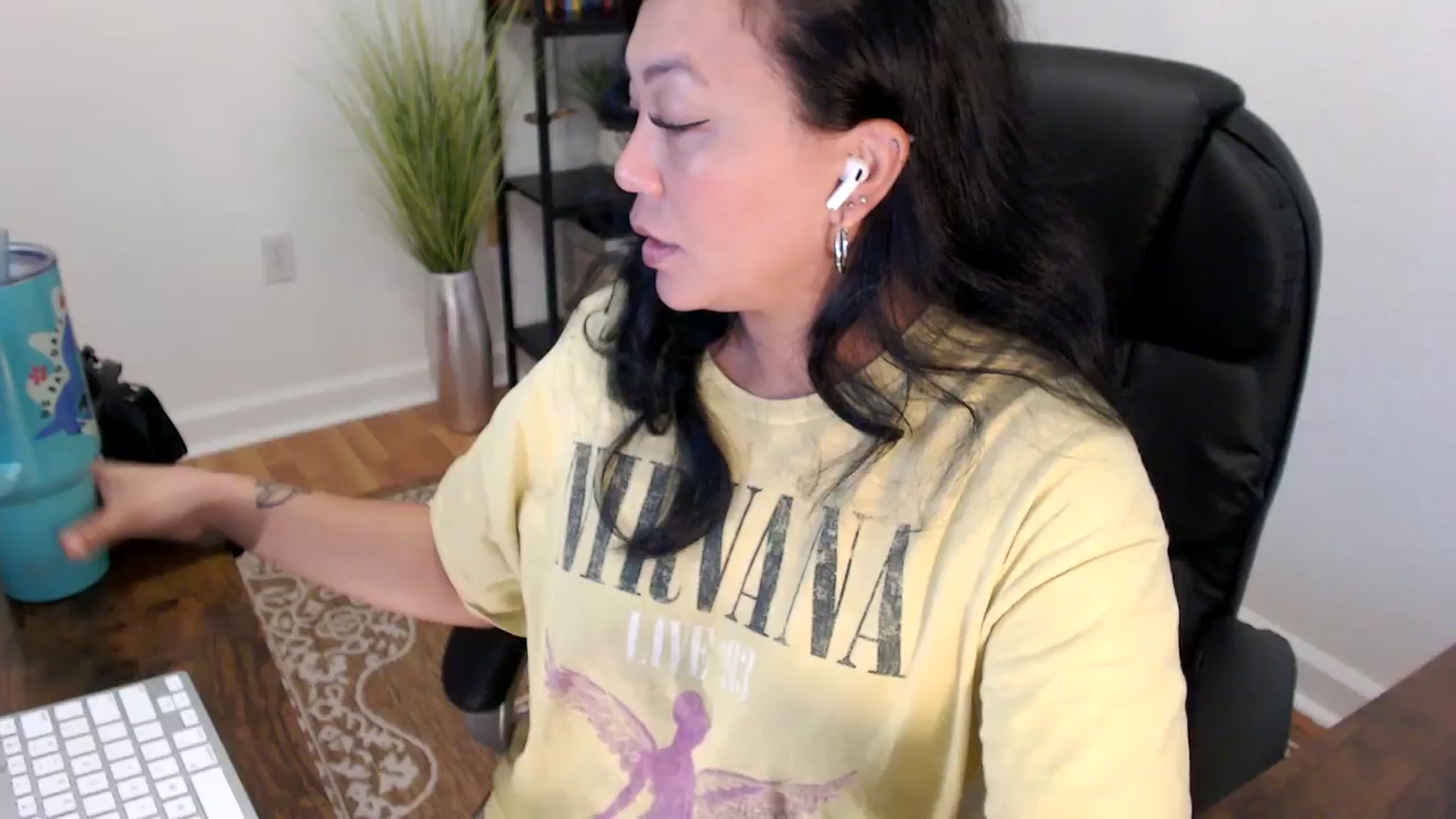 Gallery image thumbnail from MickaylaStar's myfreecams stream on, 05/13/2025, 16:54 image 6 of 20