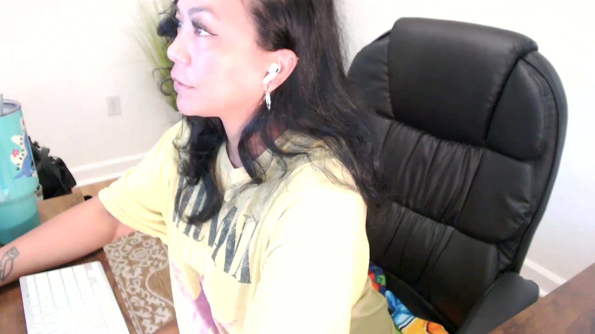 Gallery image thumbnail from MickaylaStar's myfreecams stream on, 05/13/2025, 16:54 image 19 of 20
