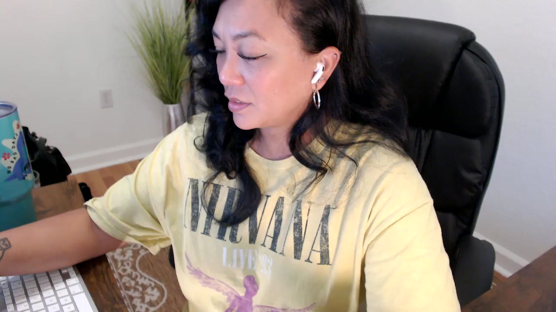 Gallery image thumbnail from MickaylaStar's myfreecams stream on, 05/13/2025, 16:54 image 4 of 20