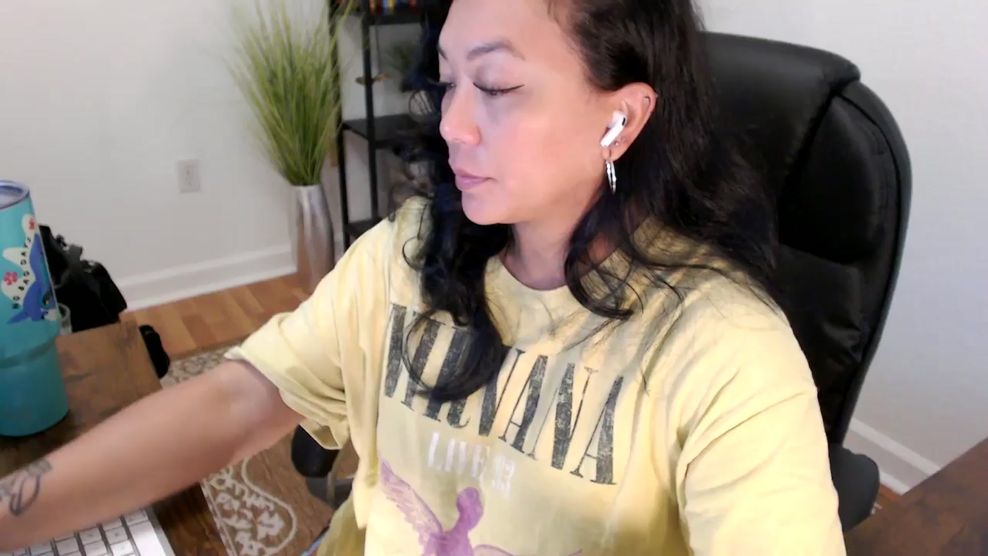 Gallery image thumbnail from MickaylaStar's myfreecams stream on, 05/13/2025, 16:54 image 1 of 20