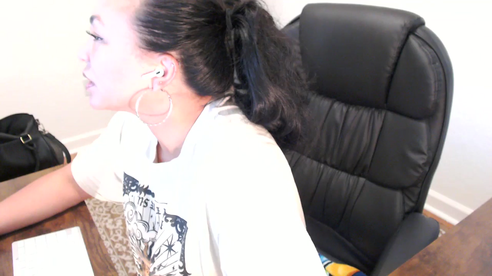 Gallery image thumbnail from MickaylaStar's myfreecams stream on, 05/14/2025, 18:15 image 17 of 20