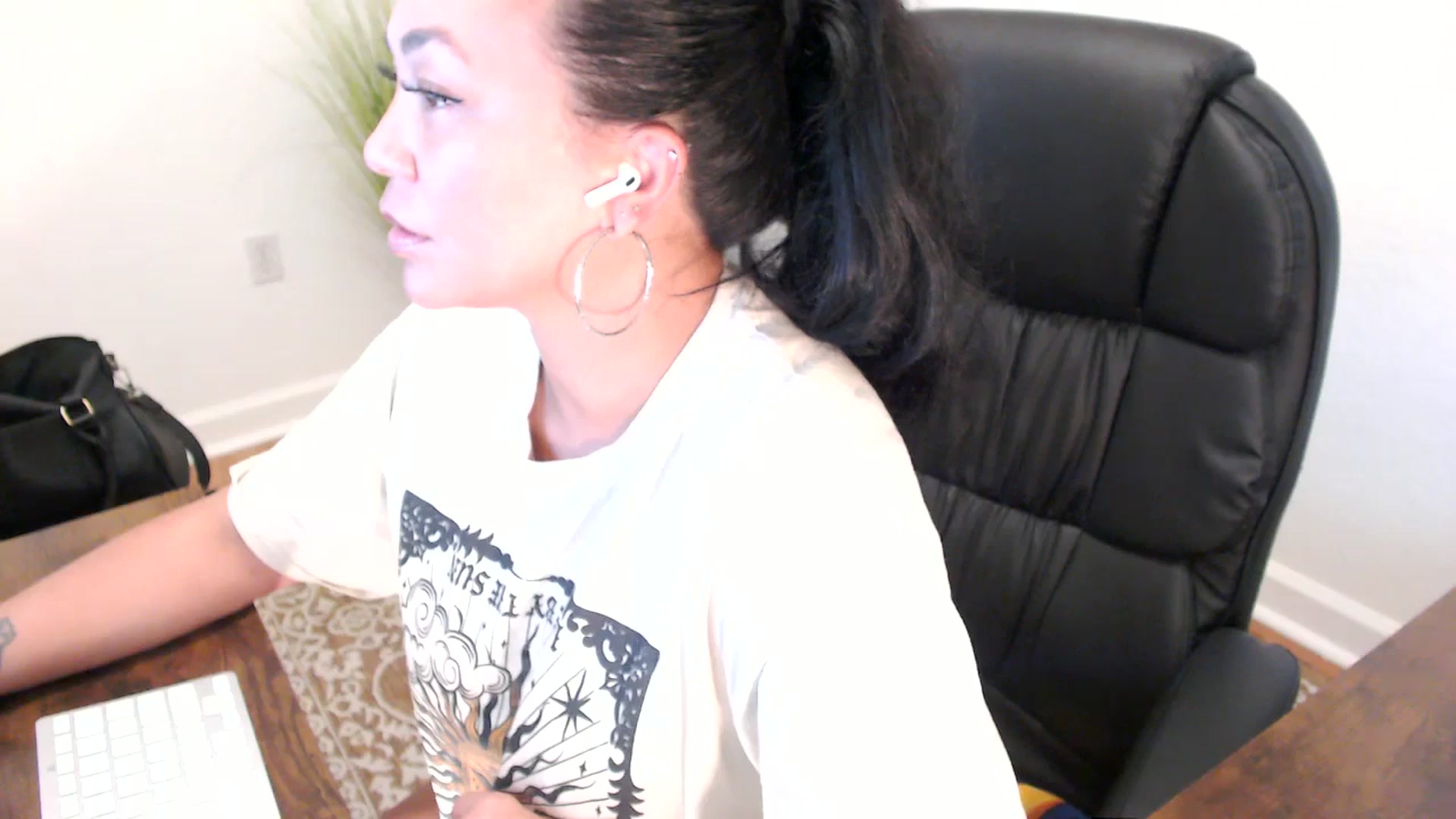 Gallery image thumbnail from MickaylaStar's myfreecams stream on, 05/14/2025, 18:15 image 14 of 20