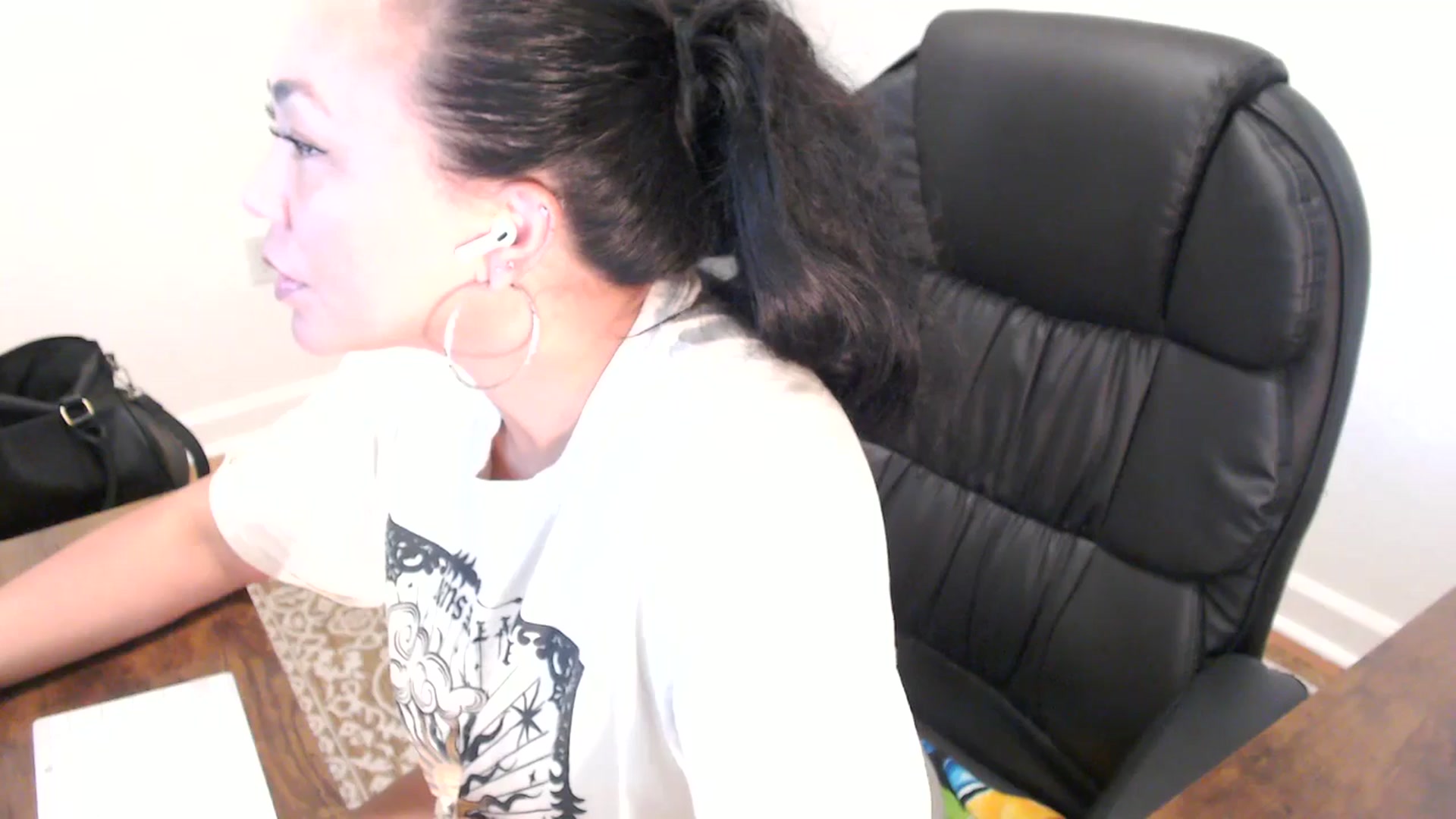 Gallery image thumbnail from MickaylaStar's myfreecams stream on, 05/14/2025, 18:15 image 19 of 20