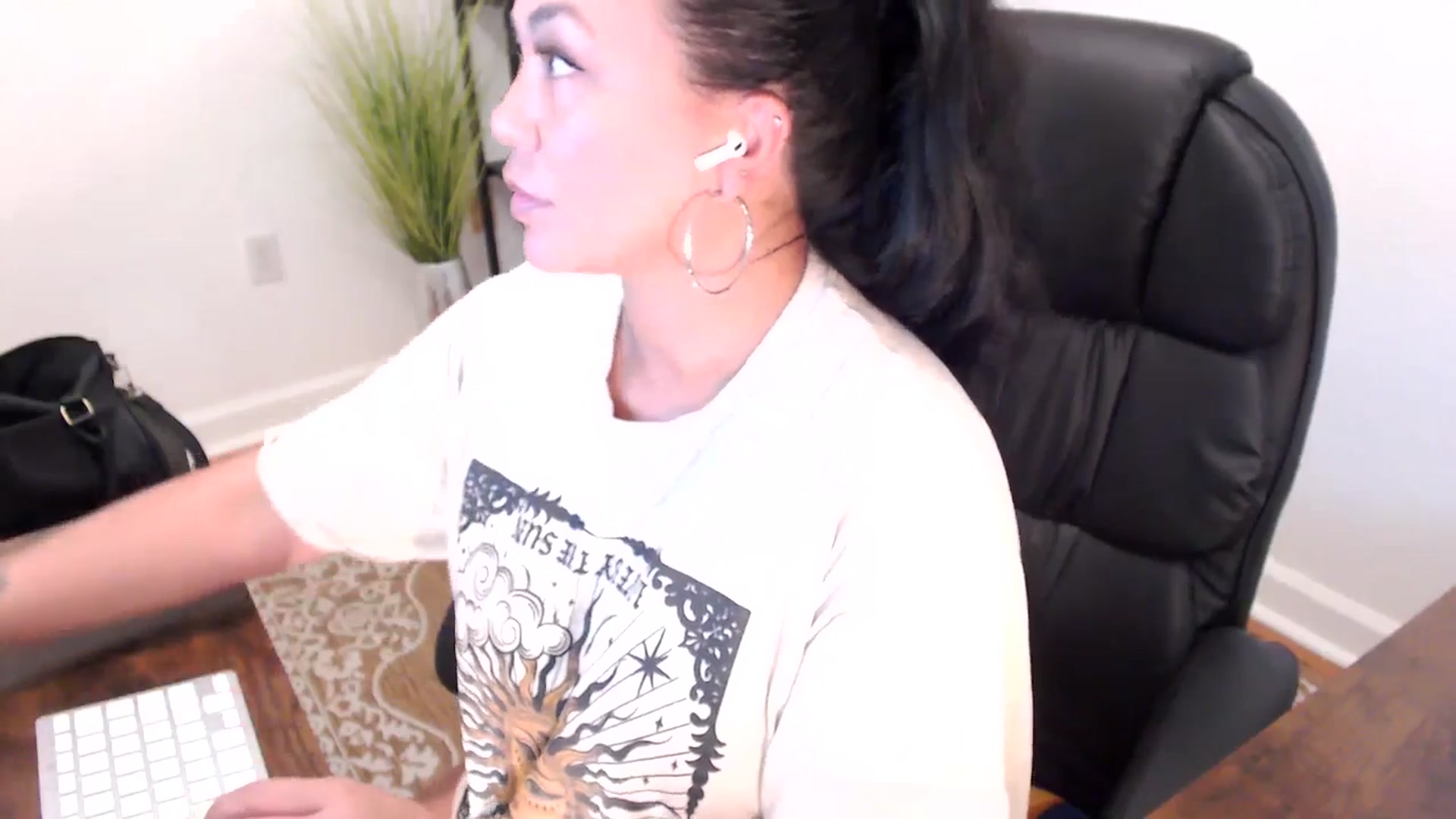 Gallery image thumbnail from MickaylaStar's myfreecams stream on, 05/14/2025, 18:15 image 13 of 20