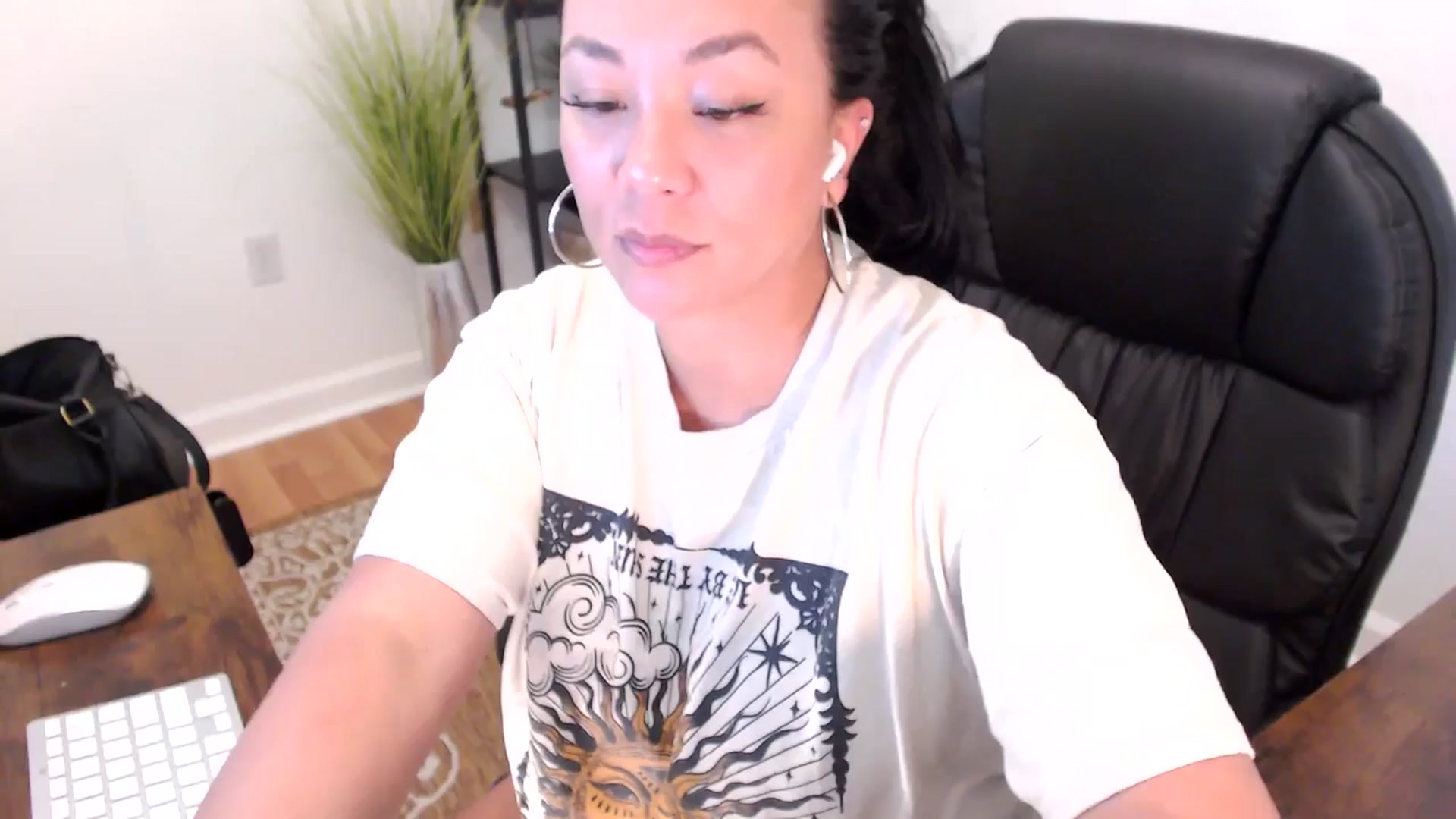 Gallery image thumbnail from MickaylaStar's myfreecams stream on, 05/14/2025, 18:38 image 11 of 20
