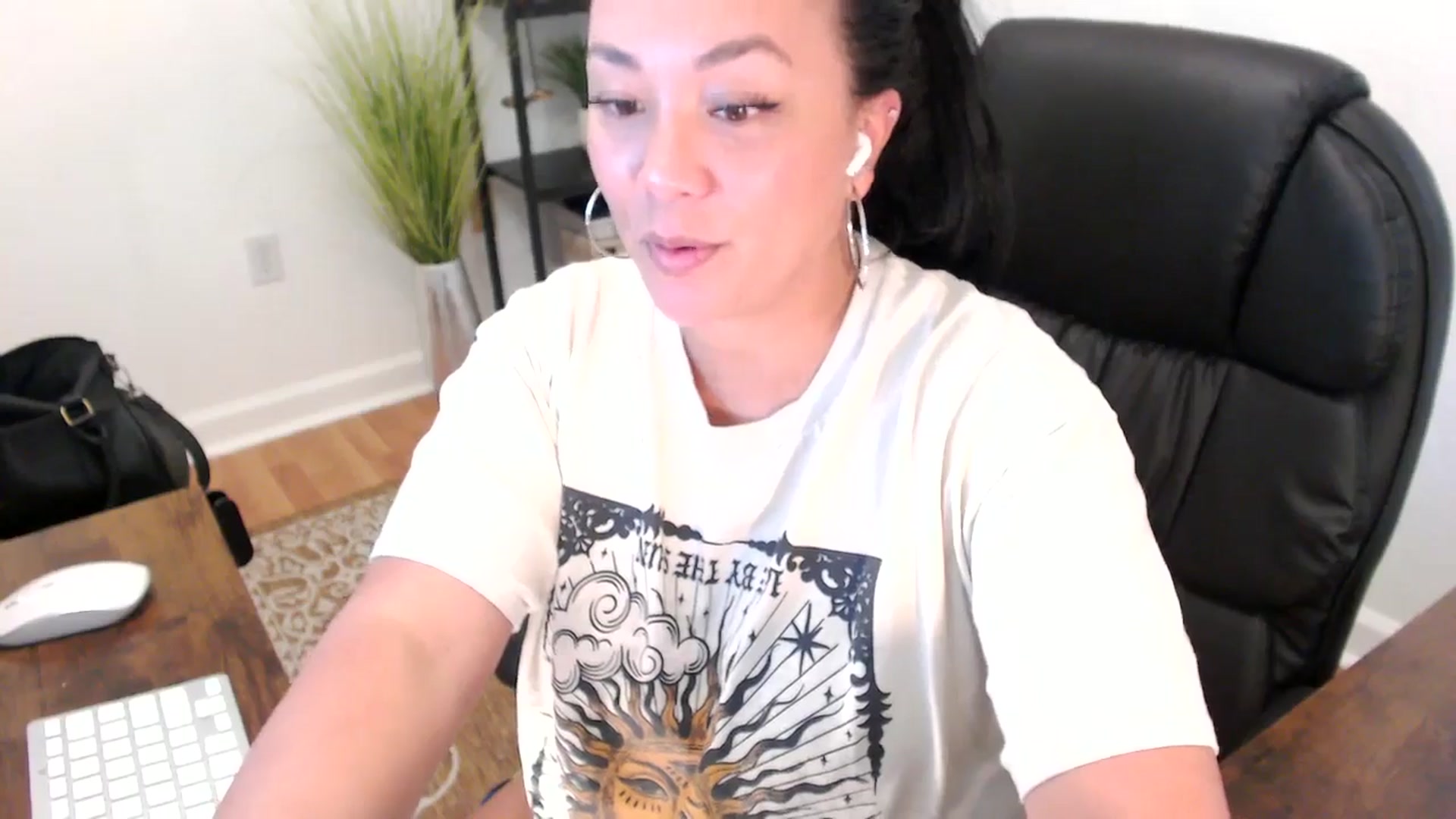 Gallery image thumbnail from MickaylaStar's myfreecams stream on, 05/14/2025, 18:38 image 13 of 20