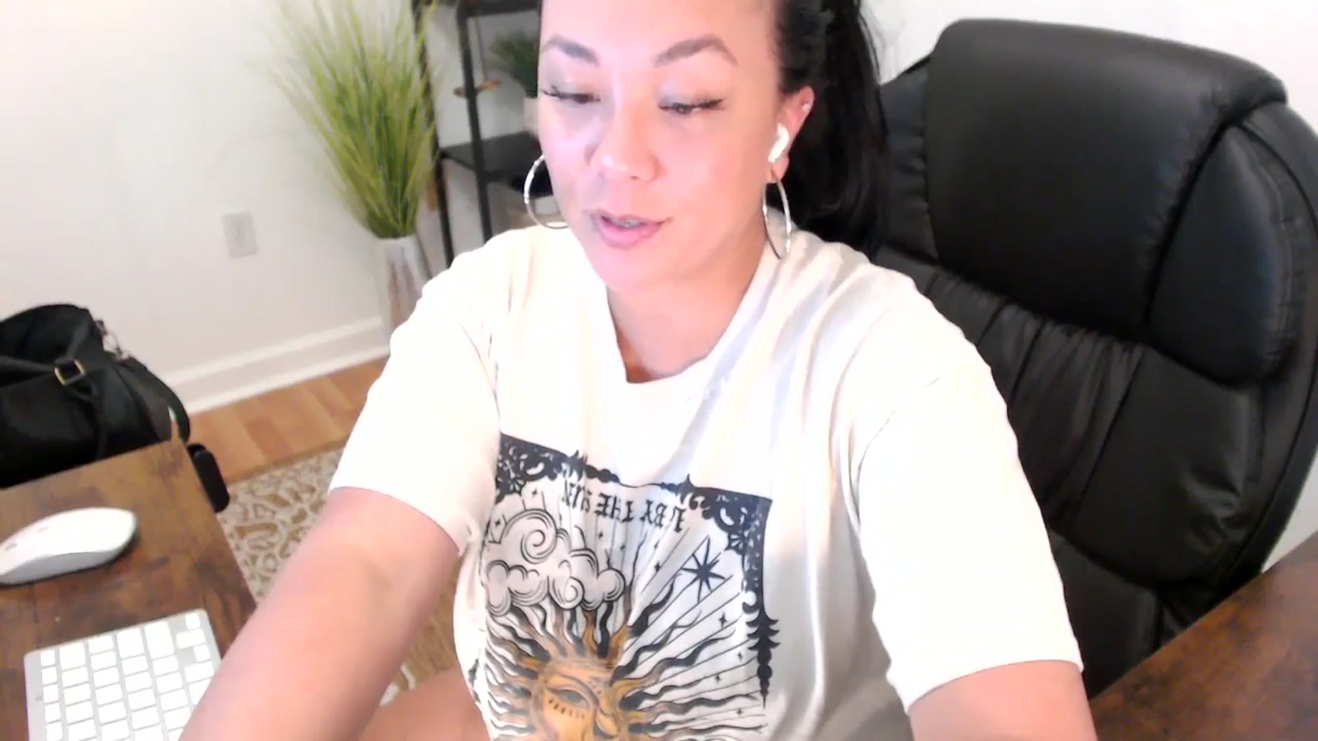 Gallery image thumbnail from MickaylaStar's myfreecams stream on, 05/14/2025, 18:38 image 14 of 20