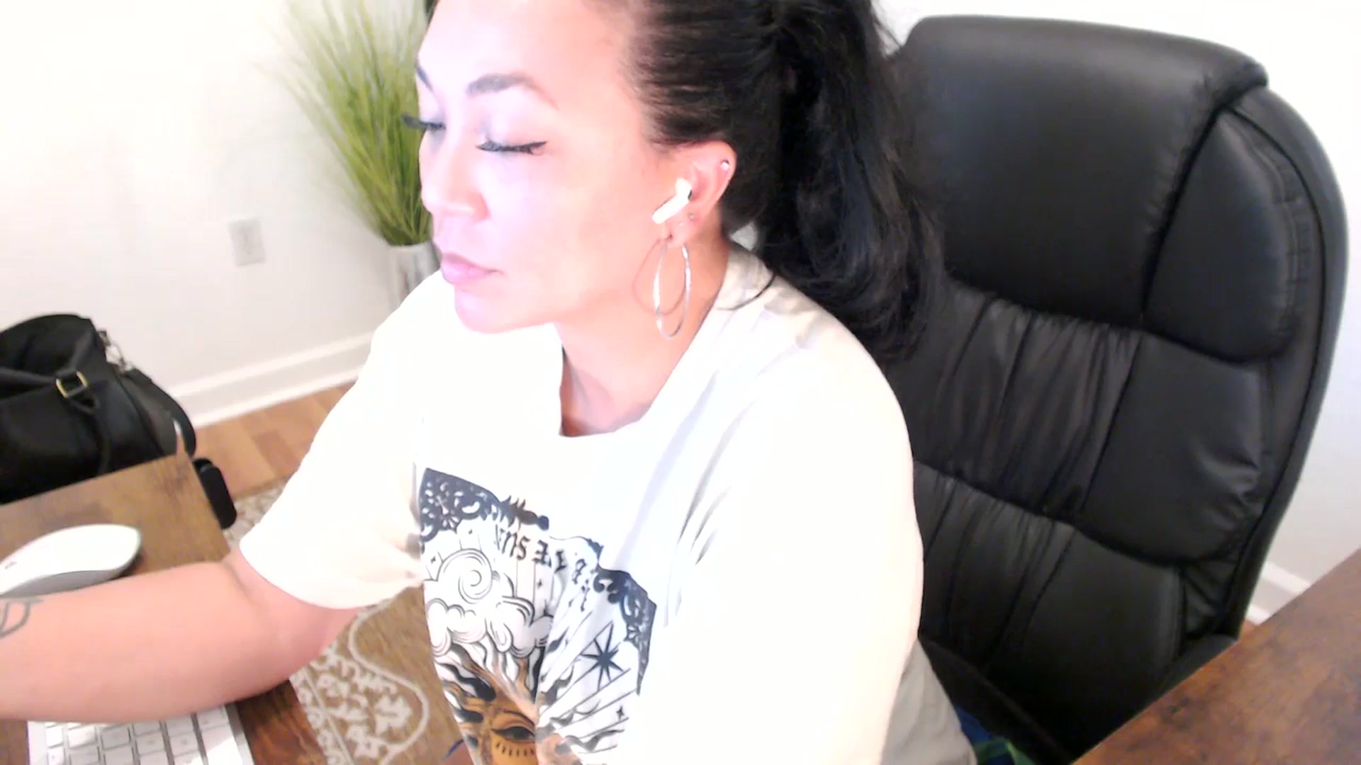 Gallery image thumbnail from MickaylaStar's myfreecams stream on, 05/14/2025, 18:38 image 10 of 20