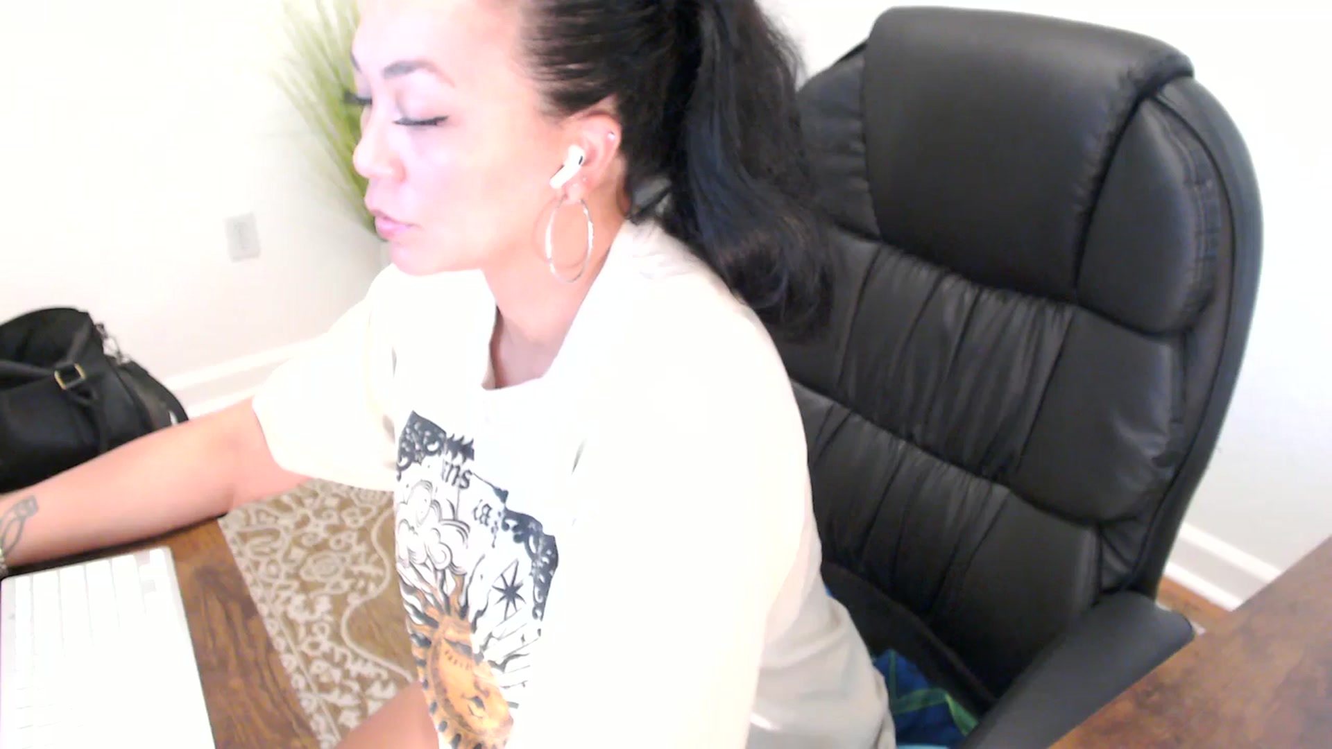 Gallery image thumbnail from MickaylaStar's myfreecams stream on, 05/14/2025, 19:27 image 8 of 20