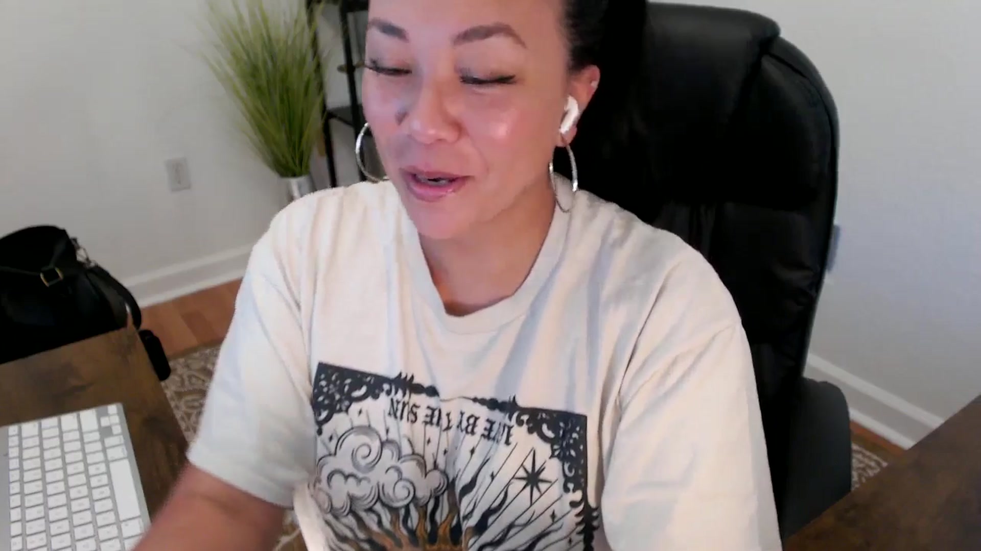 Gallery image thumbnail from MickaylaStar's myfreecams stream on, 05/14/2025, 19:27 image 13 of 20