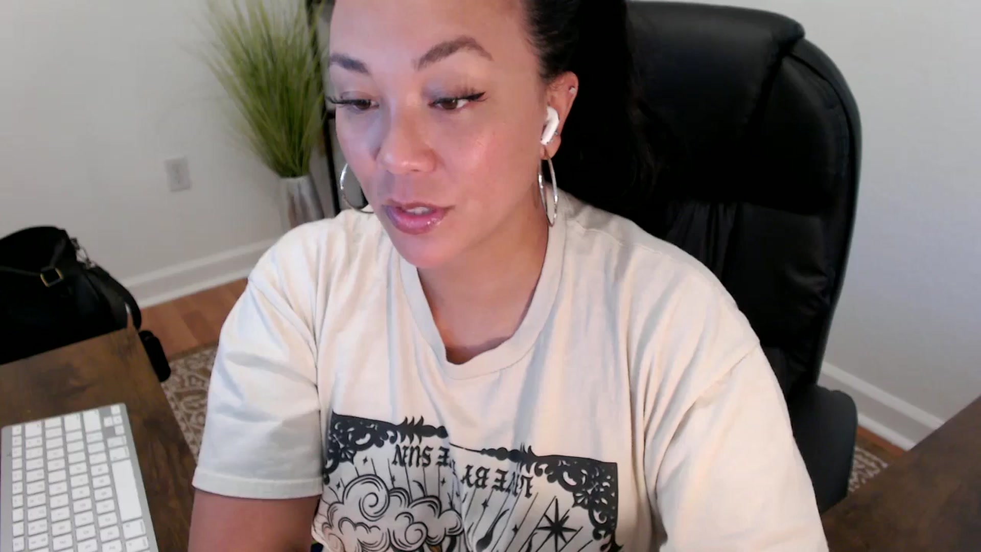 Gallery image thumbnail from MickaylaStar's myfreecams stream on, 05/14/2025, 19:27 image 5 of 20