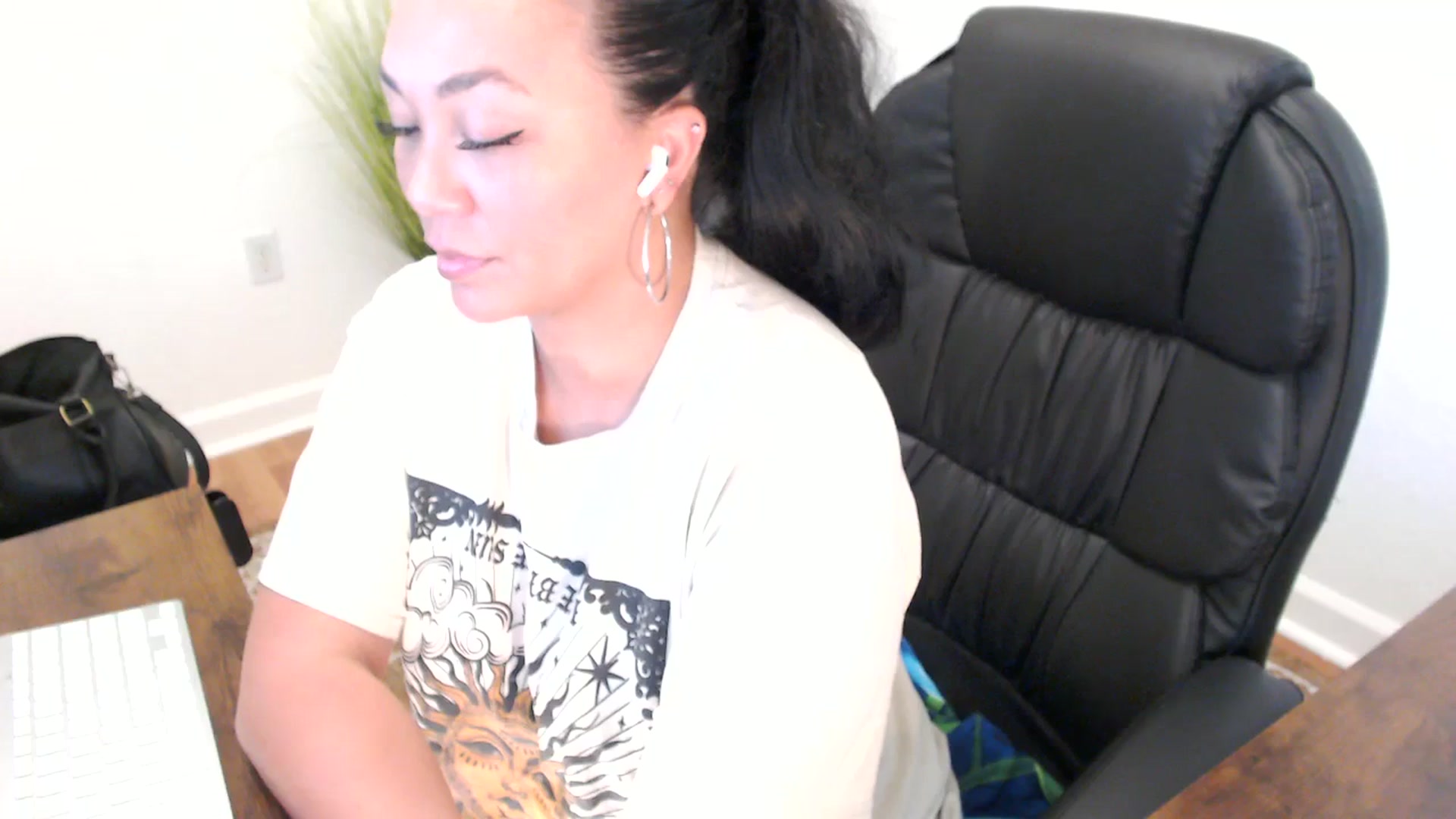 Gallery image thumbnail from MickaylaStar's myfreecams stream on, 05/14/2025, 19:27 image 12 of 20