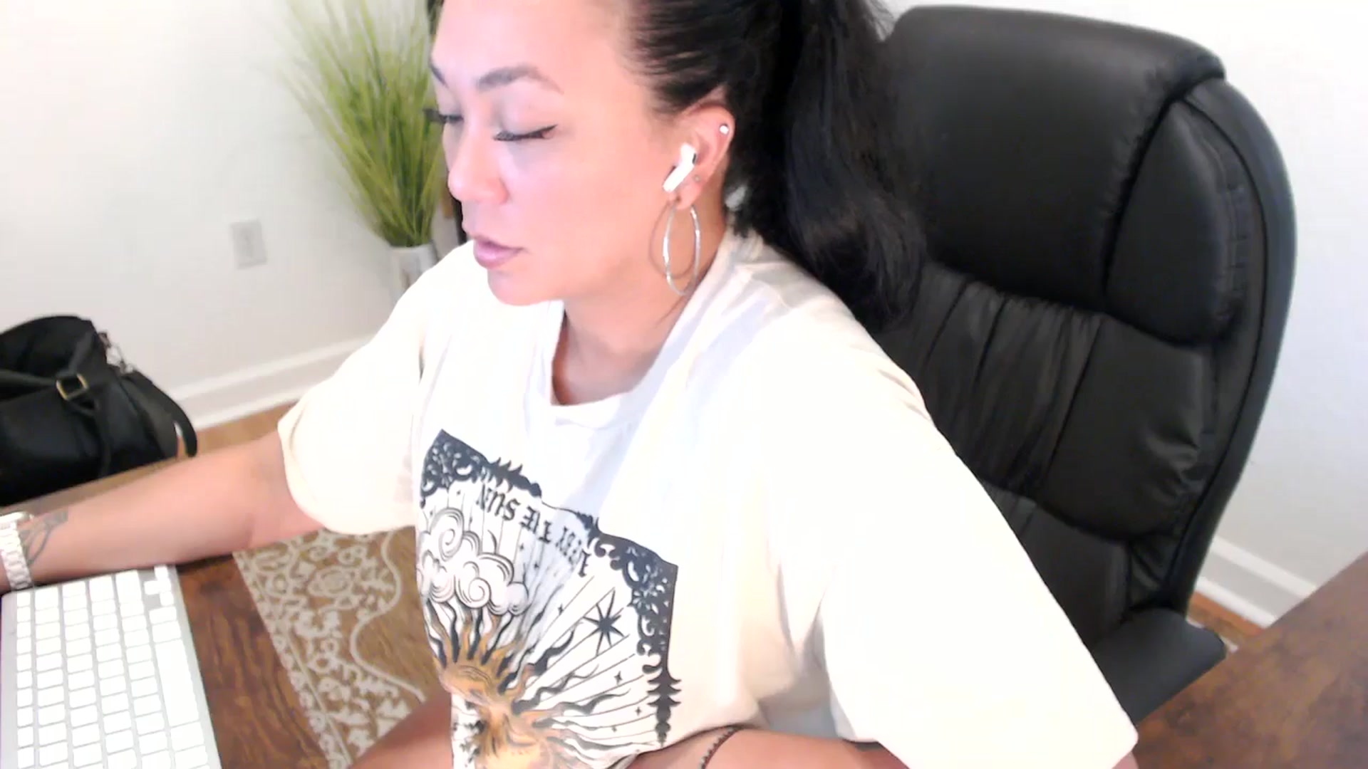 Gallery image thumbnail from MickaylaStar's myfreecams stream on, 05/14/2025, 19:27 image 9 of 20