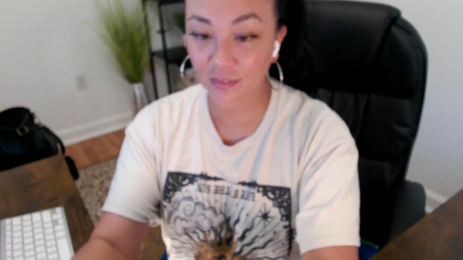 Gallery image thumbnail from MickaylaStar's myfreecams stream on, 05/14/2025, 19:27 image 20 of 20