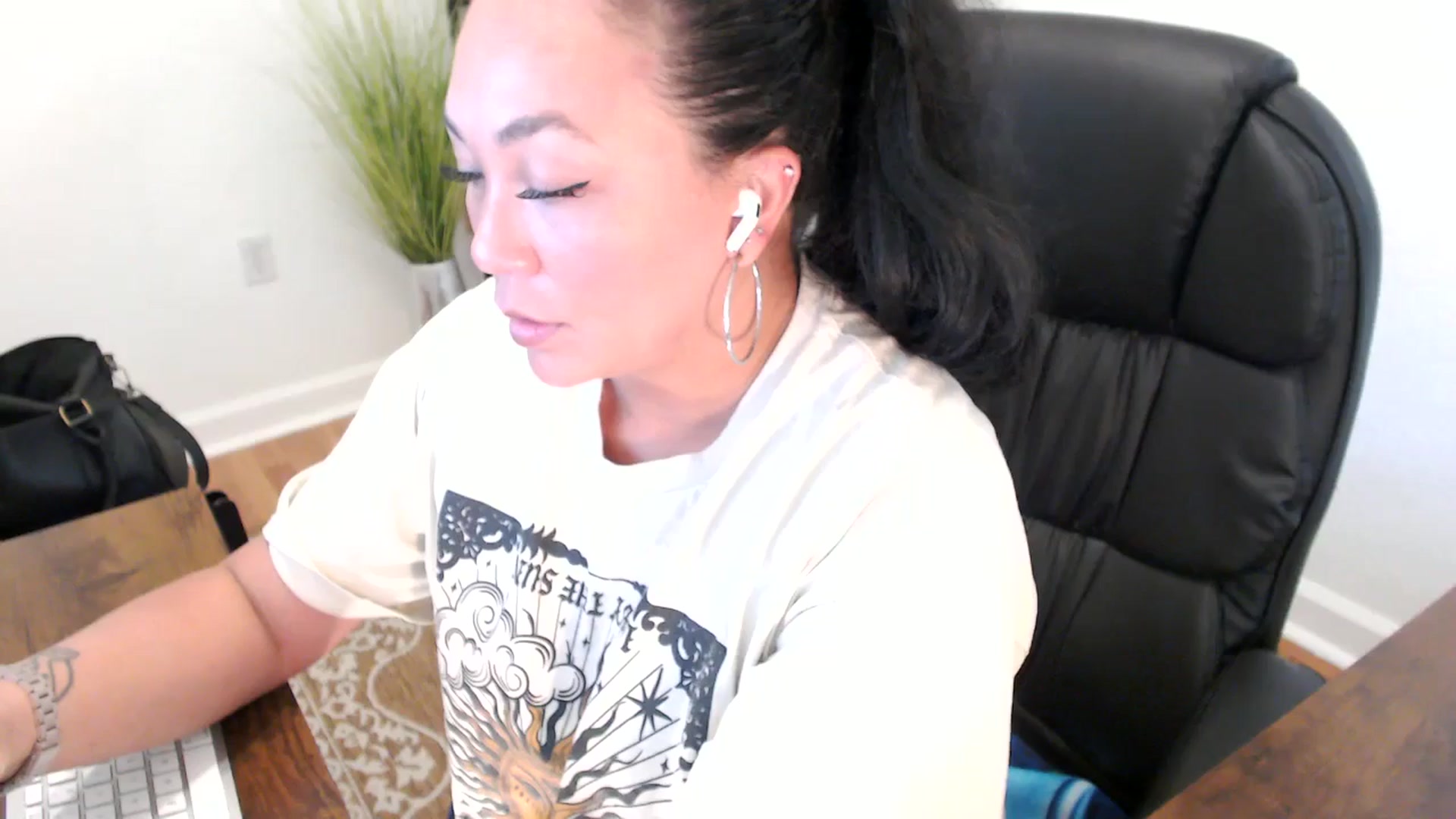 Gallery image thumbnail from MickaylaStar's myfreecams stream on, 05/14/2025, 20:04 image 14 of 20